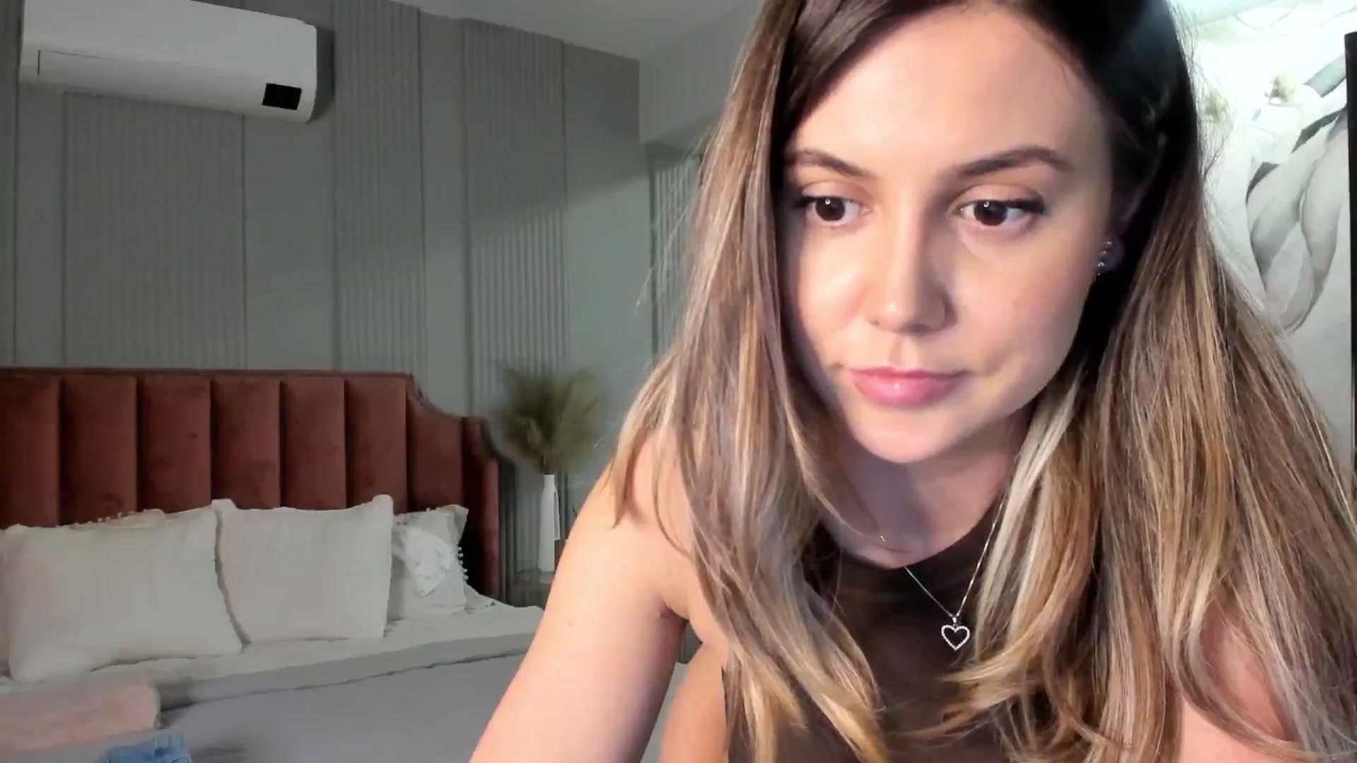 Gallery image thumbnail from NellieCutest's myfreecams stream on, 03/13/2025, 23:09 image 14 of 20