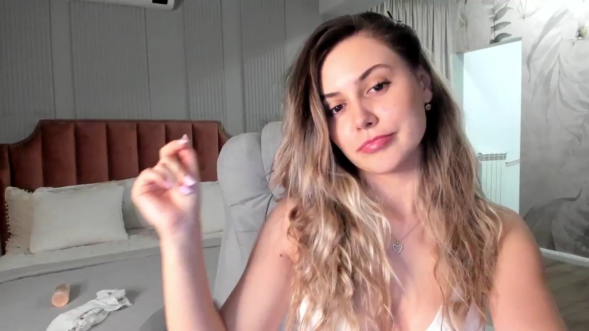 Gallery image thumbnail from NellieCutest's myfreecams stream on, 03/16/2025, 22:45 image 5 of 20