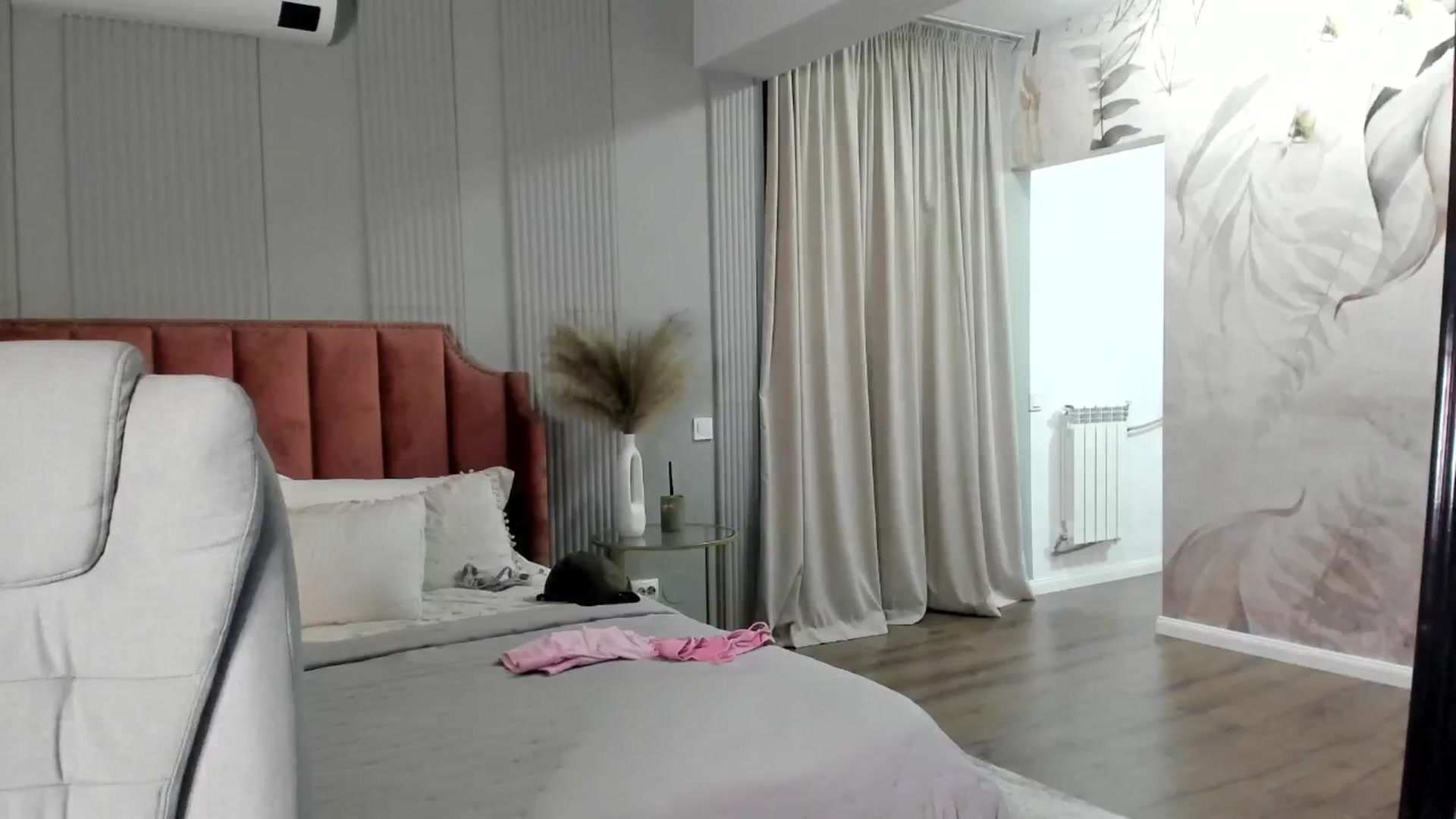 Gallery image thumbnail from NellieCutest's myfreecams stream on, 03/27/2025, 22:29 image 16 of 20