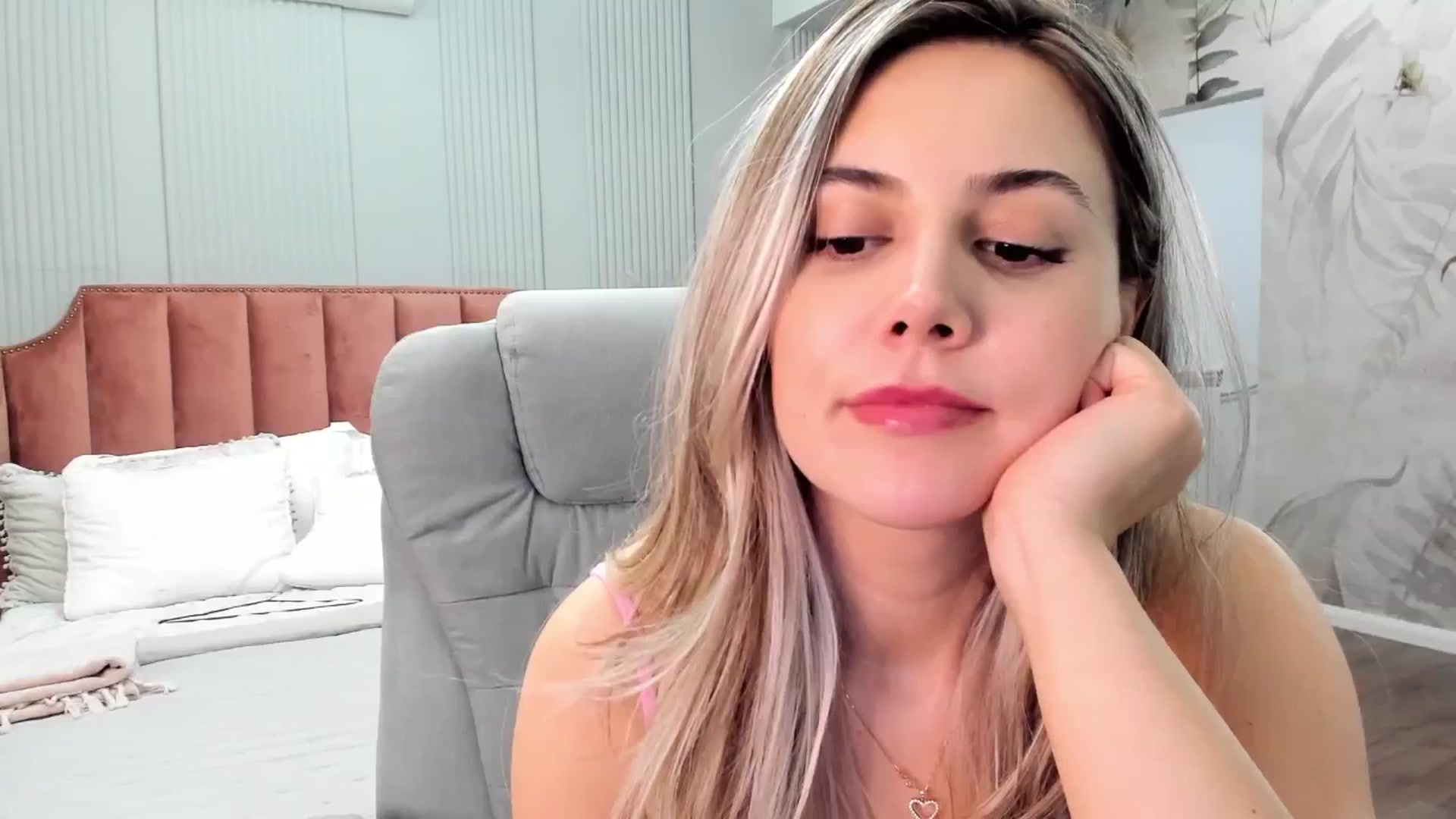 Gallery image thumbnail from NellieCutest's myfreecams stream on, 03/27/2025, 22:29 image 10 of 20