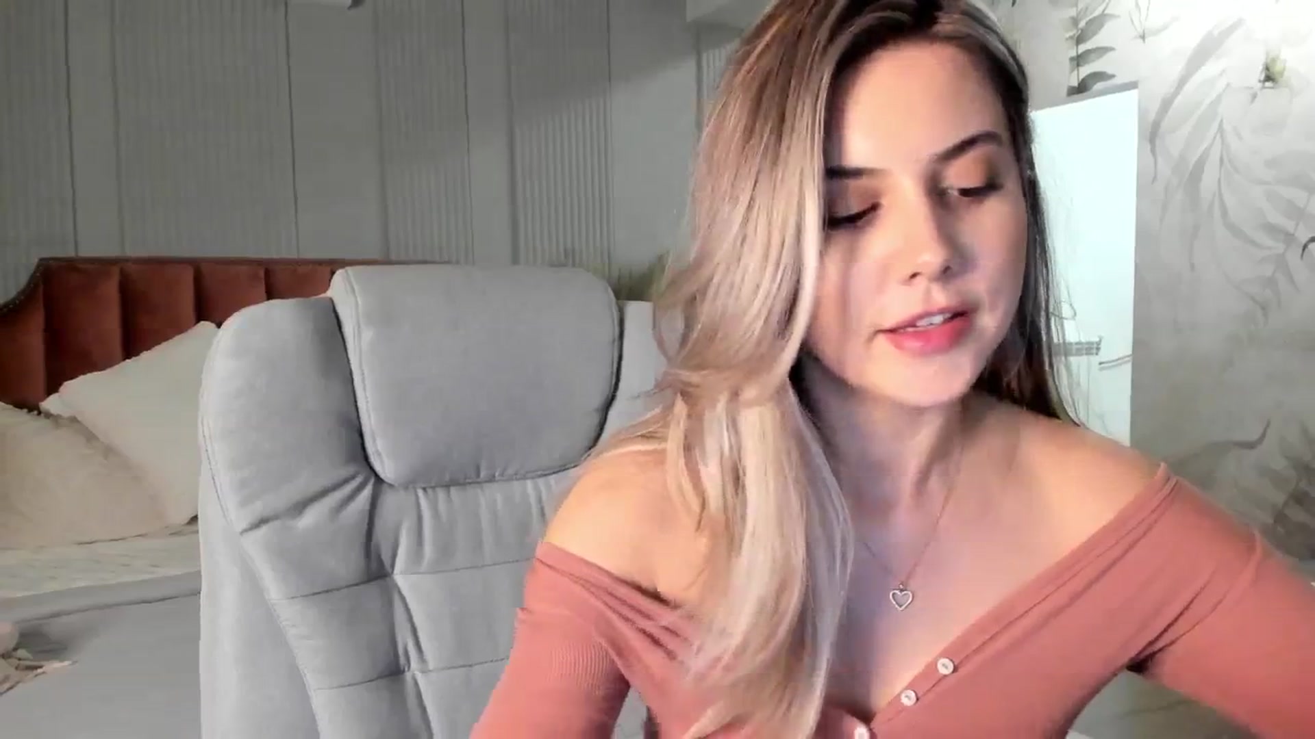 Gallery image thumbnail from NellieCutest's myfreecams stream on, 03/28/2025, 23:06 image 5 of 20