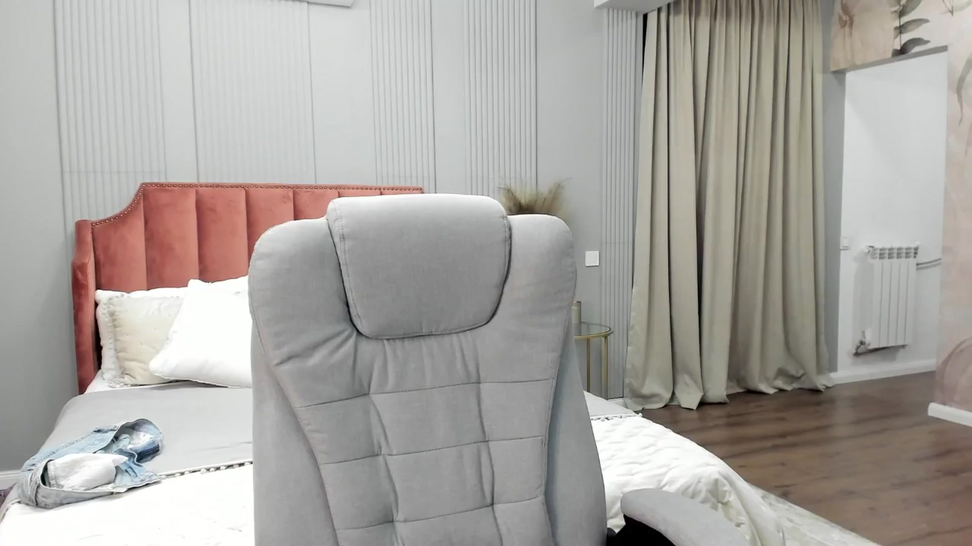 Gallery image thumbnail from NellieCutest's myfreecams stream on, 04/04/2025, 21:47 image 10 of 20
