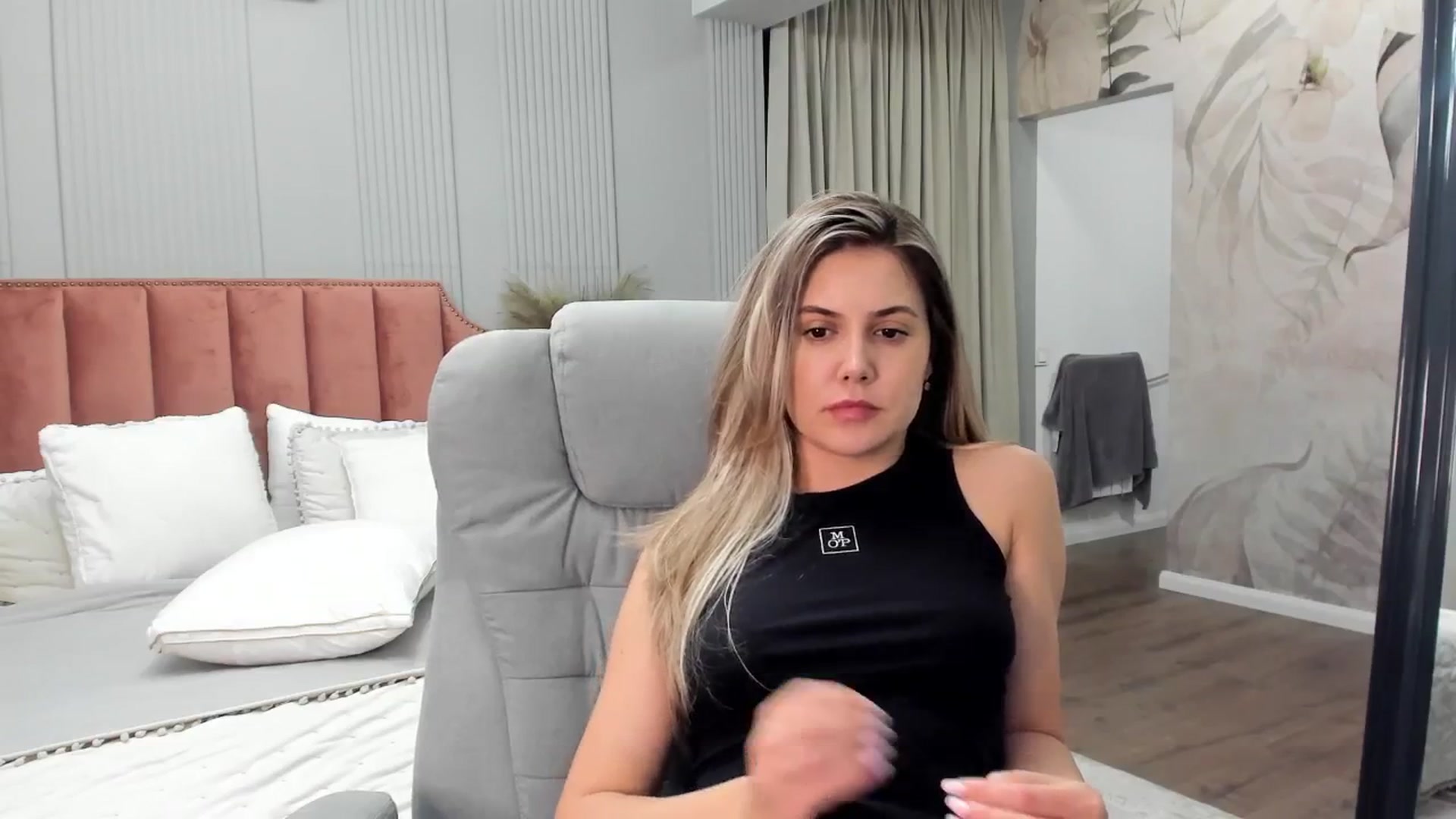 Gallery image thumbnail from NellieCutest's myfreecams stream on, 04/05/2025, 21:47 image 11 of 20