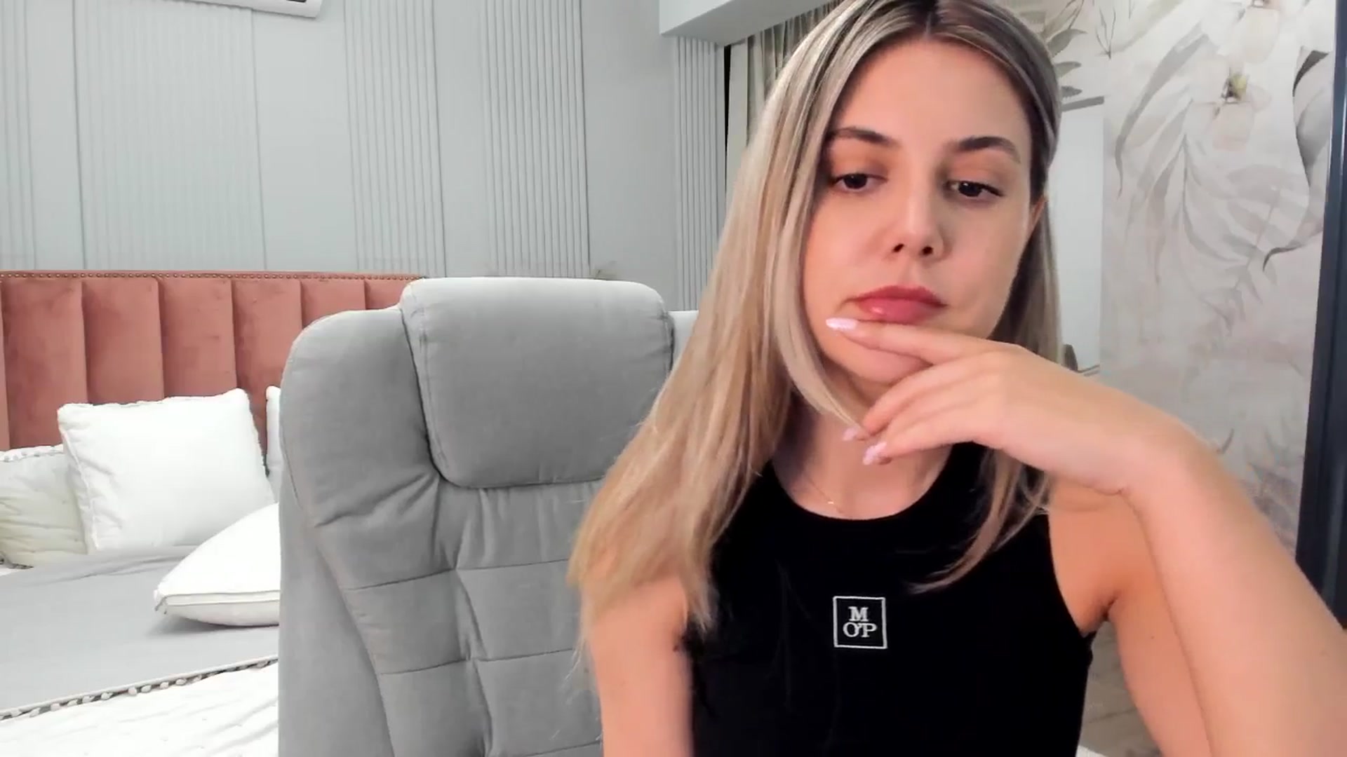 Gallery image thumbnail from NellieCutest's myfreecams stream on, 04/05/2025, 21:47 image 4 of 20