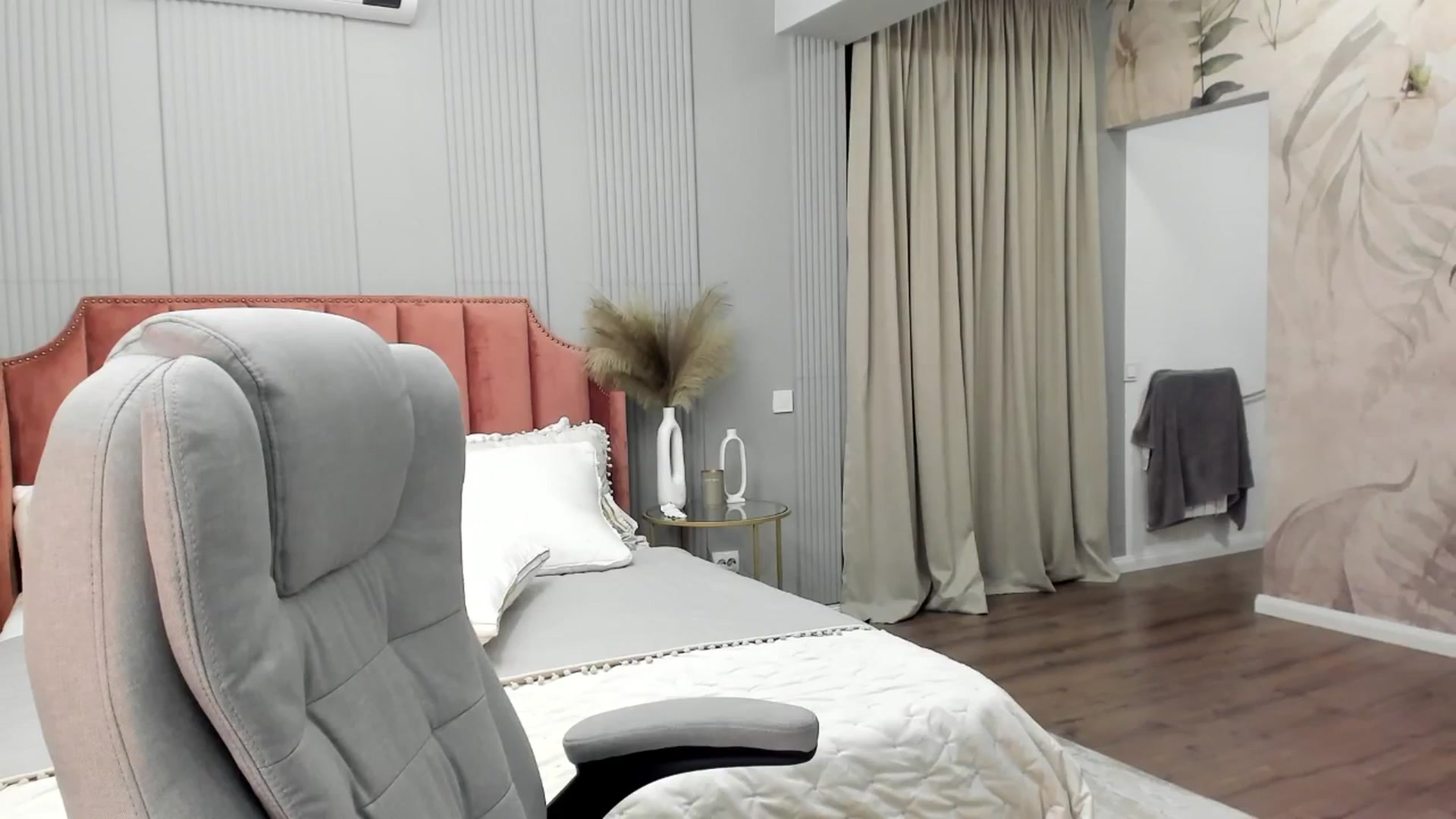Gallery image thumbnail from NellieCutest's myfreecams stream on, 04/05/2025, 21:47 image 14 of 20