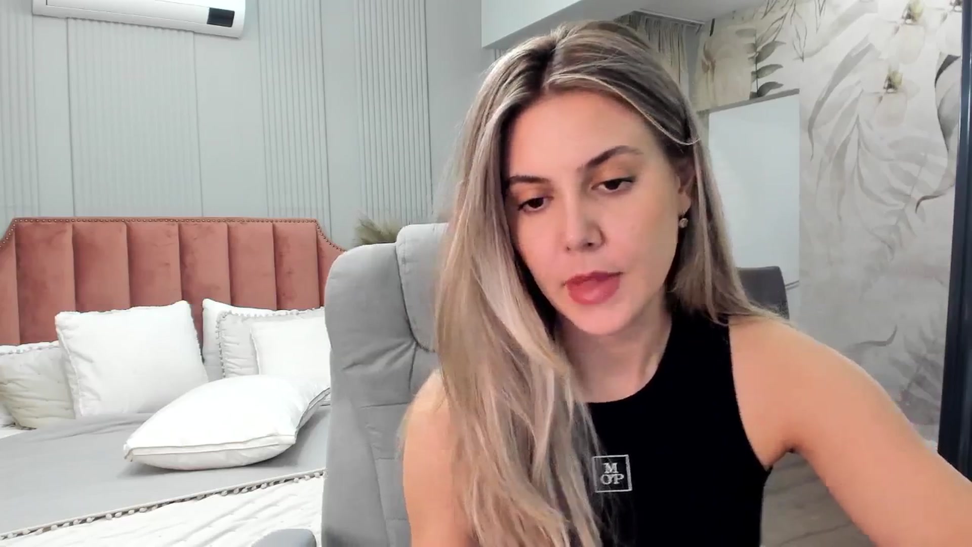 Gallery image thumbnail from NellieCutest's myfreecams stream on, 04/05/2025, 21:47 image 2 of 20