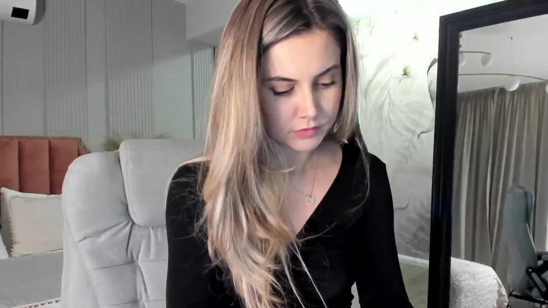 Gallery image thumbnail from NellieCutest's myfreecams stream on, 04/10/2025, 20:23 image 4 of 20