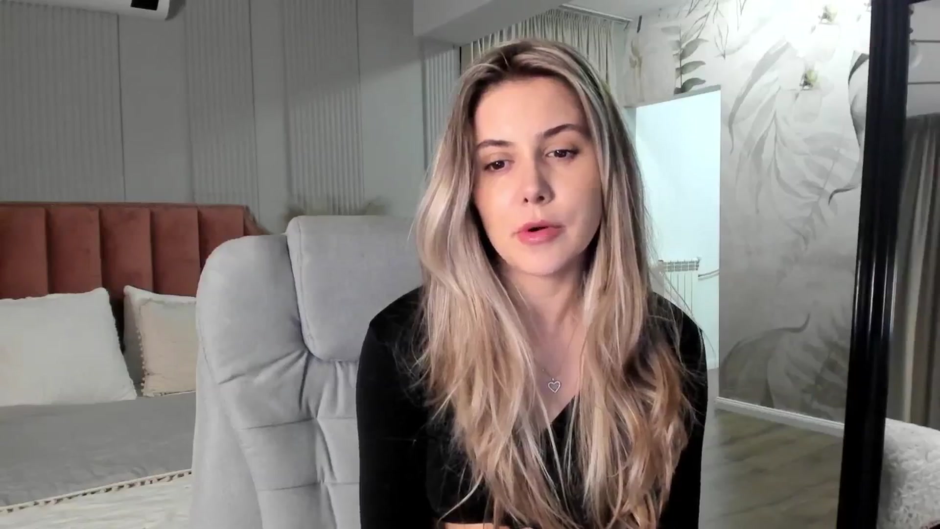 Gallery image thumbnail from NellieCutest's myfreecams stream on, 04/10/2025, 20:23 image 17 of 20