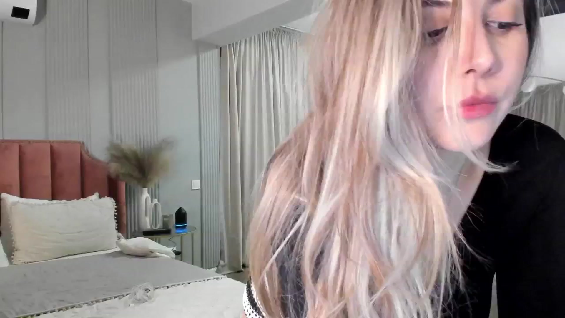 Gallery image thumbnail from NellieCutest's myfreecams stream on, 04/10/2025, 20:23 image 3 of 20