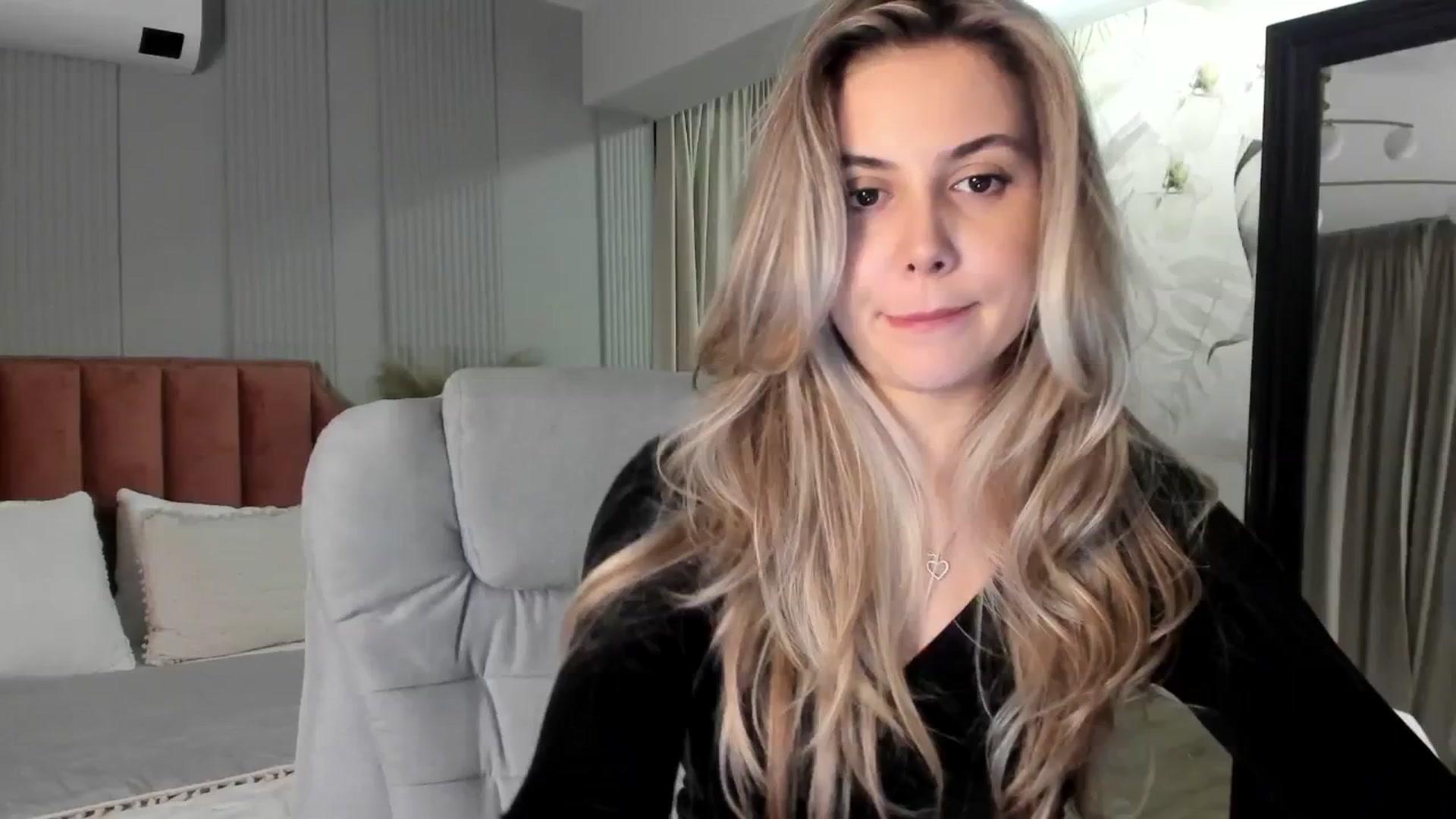 Gallery image thumbnail from NellieCutest's myfreecams stream on, 04/10/2025, 20:23 image 5 of 20