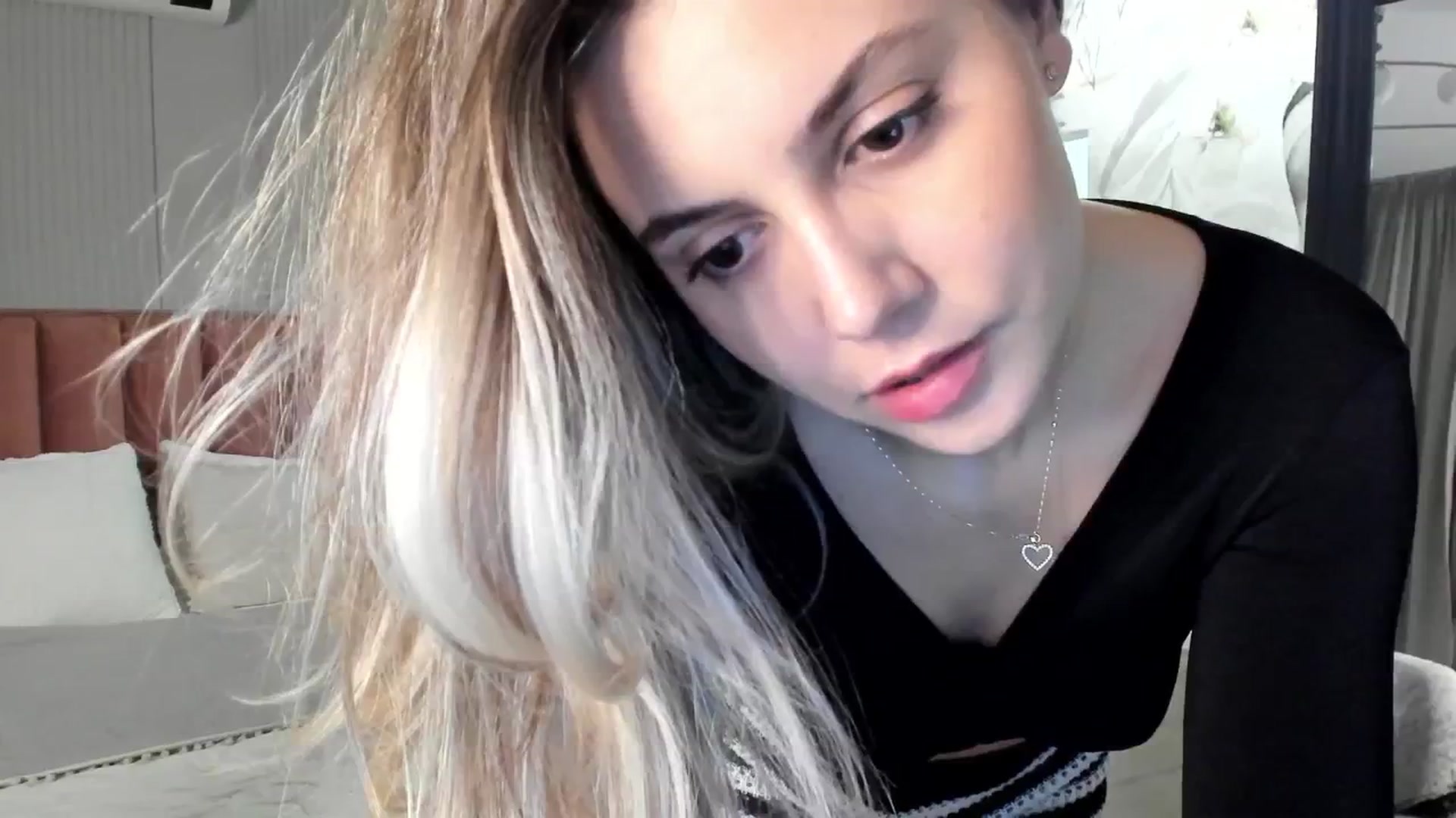 Gallery image thumbnail from NellieCutest's myfreecams stream on, 04/10/2025, 20:23 image 10 of 20