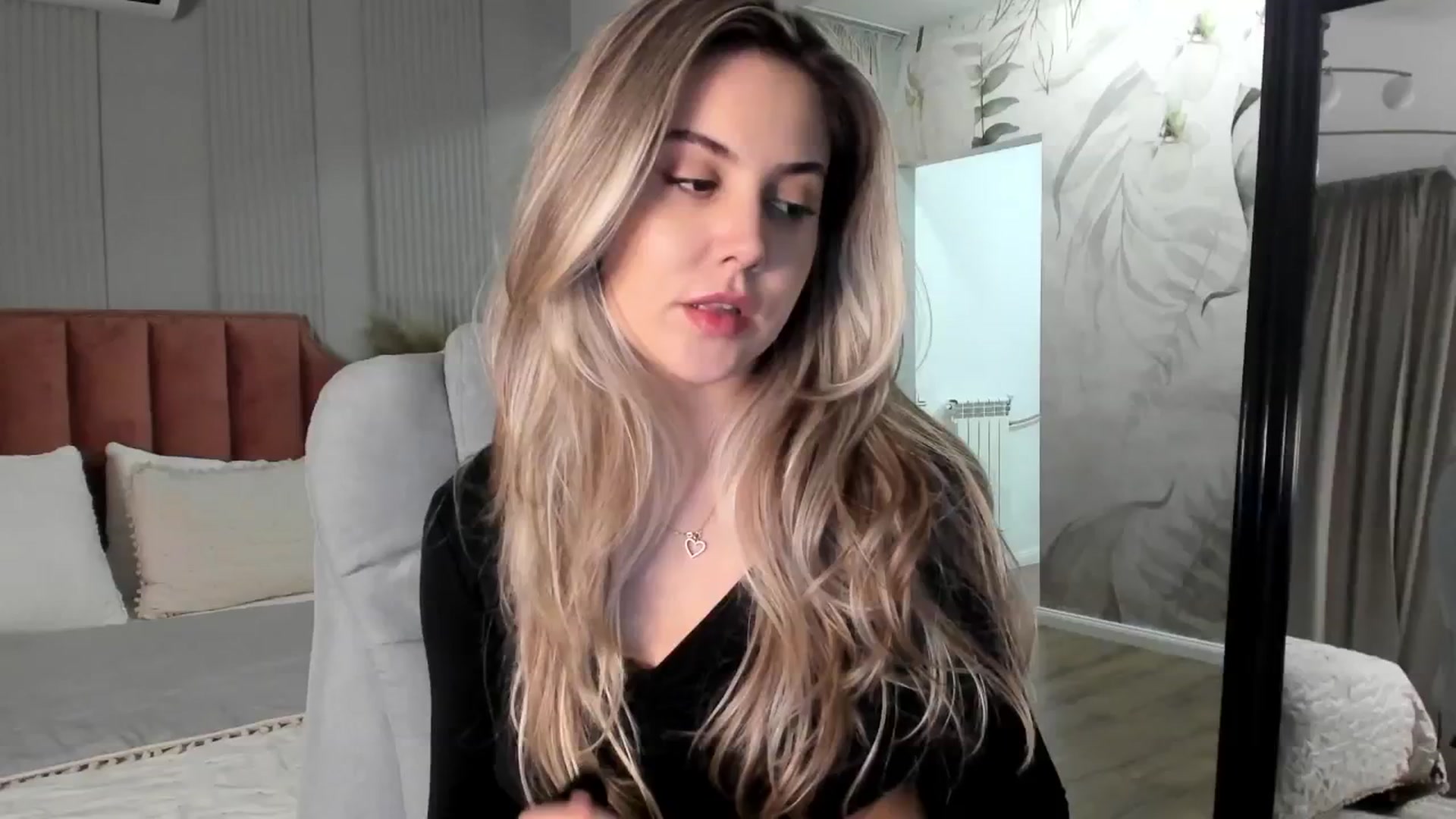 Gallery image thumbnail from NellieCutest's myfreecams stream on, 04/10/2025, 20:23 image 6 of 20