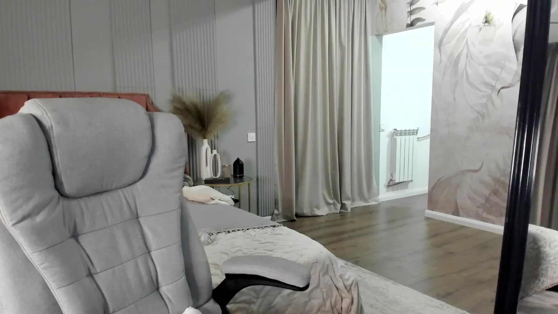 Gallery image thumbnail from NellieCutest's myfreecams stream on, 04/10/2025, 21:52 image 6 of 20
