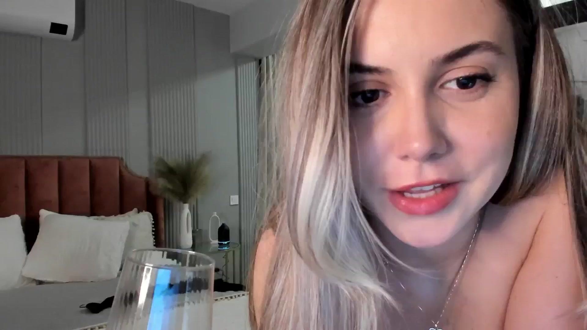 Gallery image thumbnail from NellieCutest's myfreecams stream on, 04/11/2025, 22:48 image 14 of 20