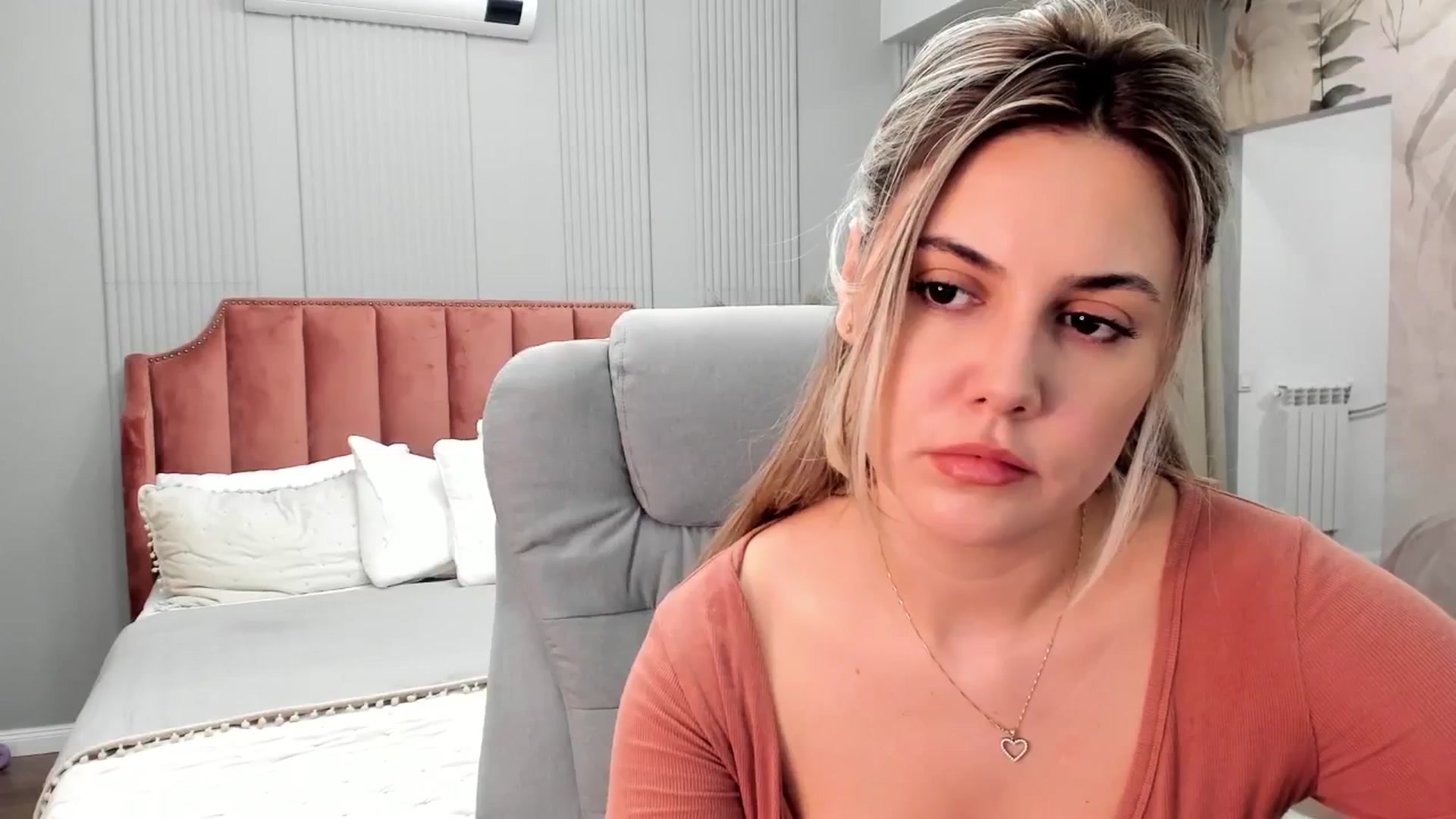 Gallery image thumbnail from NellieCutest's myfreecams stream on, 04/12/2025, 19:52 image 9 of 20