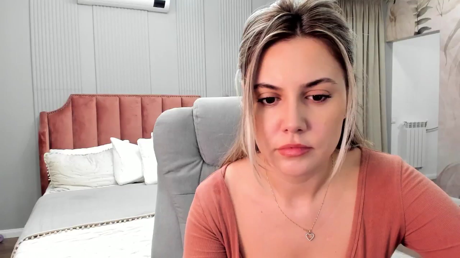 Gallery image thumbnail from NellieCutest's myfreecams stream on, 04/12/2025, 19:52 image 5 of 20