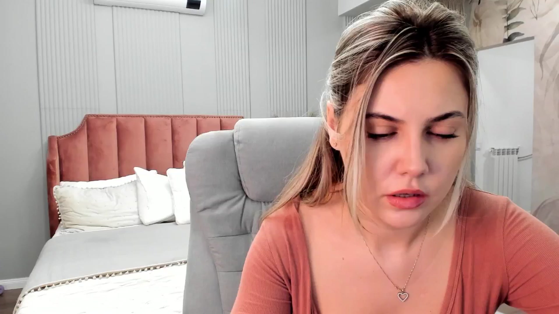 Gallery image thumbnail from NellieCutest's myfreecams stream on, 04/12/2025, 19:52 image 10 of 20