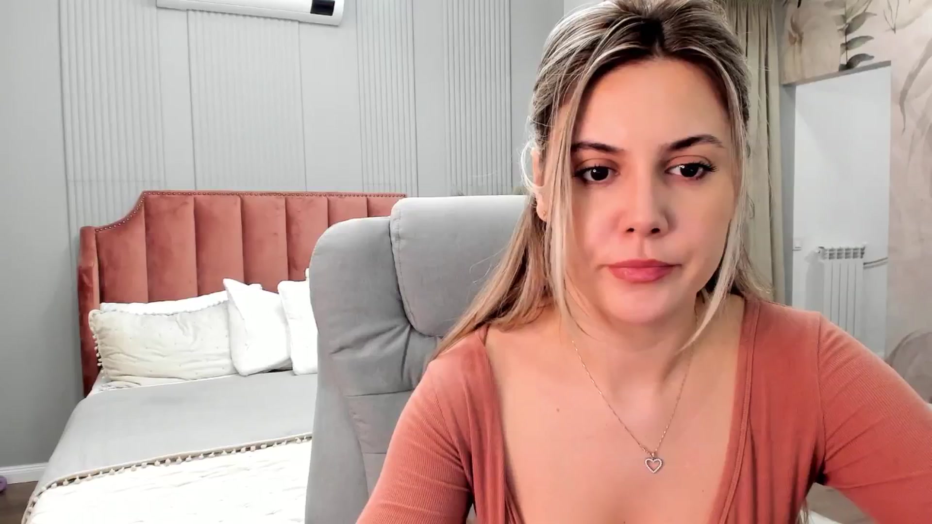 Gallery image thumbnail from NellieCutest's myfreecams stream on, 04/12/2025, 19:52 image 11 of 20