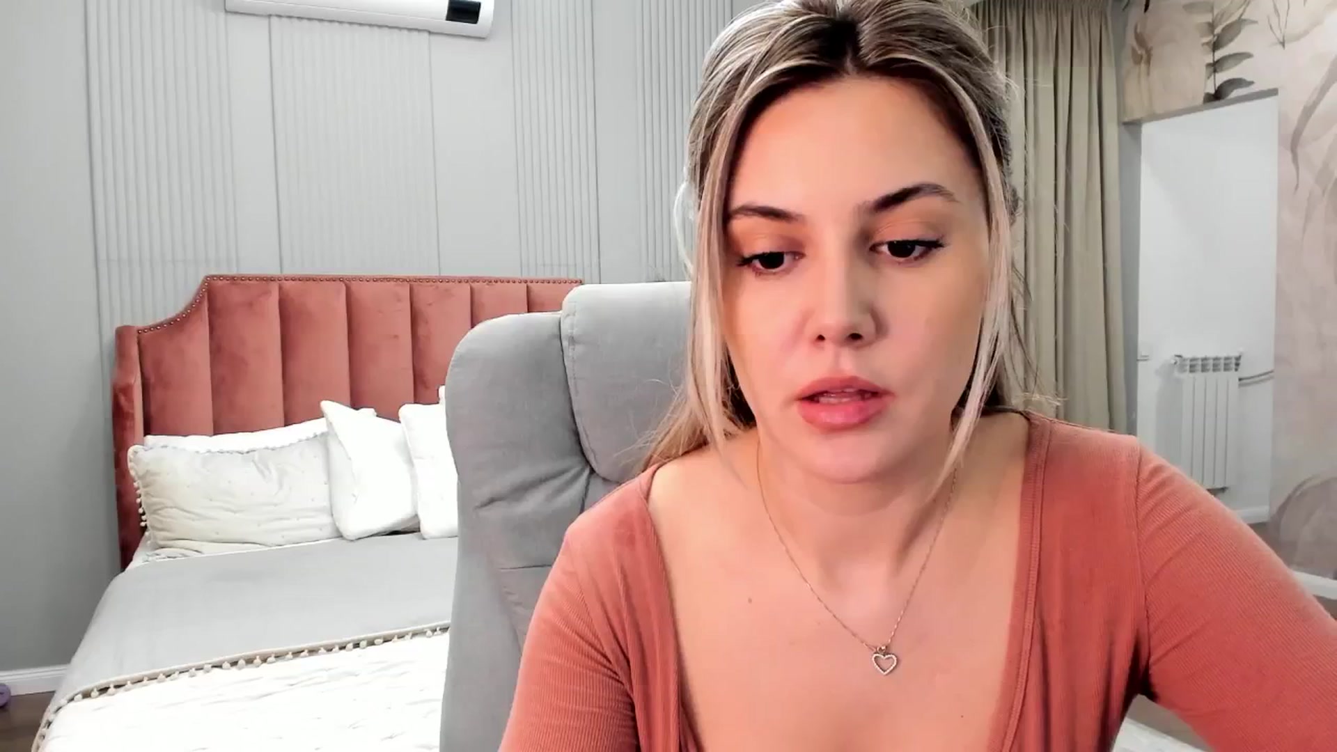 Gallery image thumbnail from NellieCutest's myfreecams stream on, 04/12/2025, 19:52 image 4 of 20