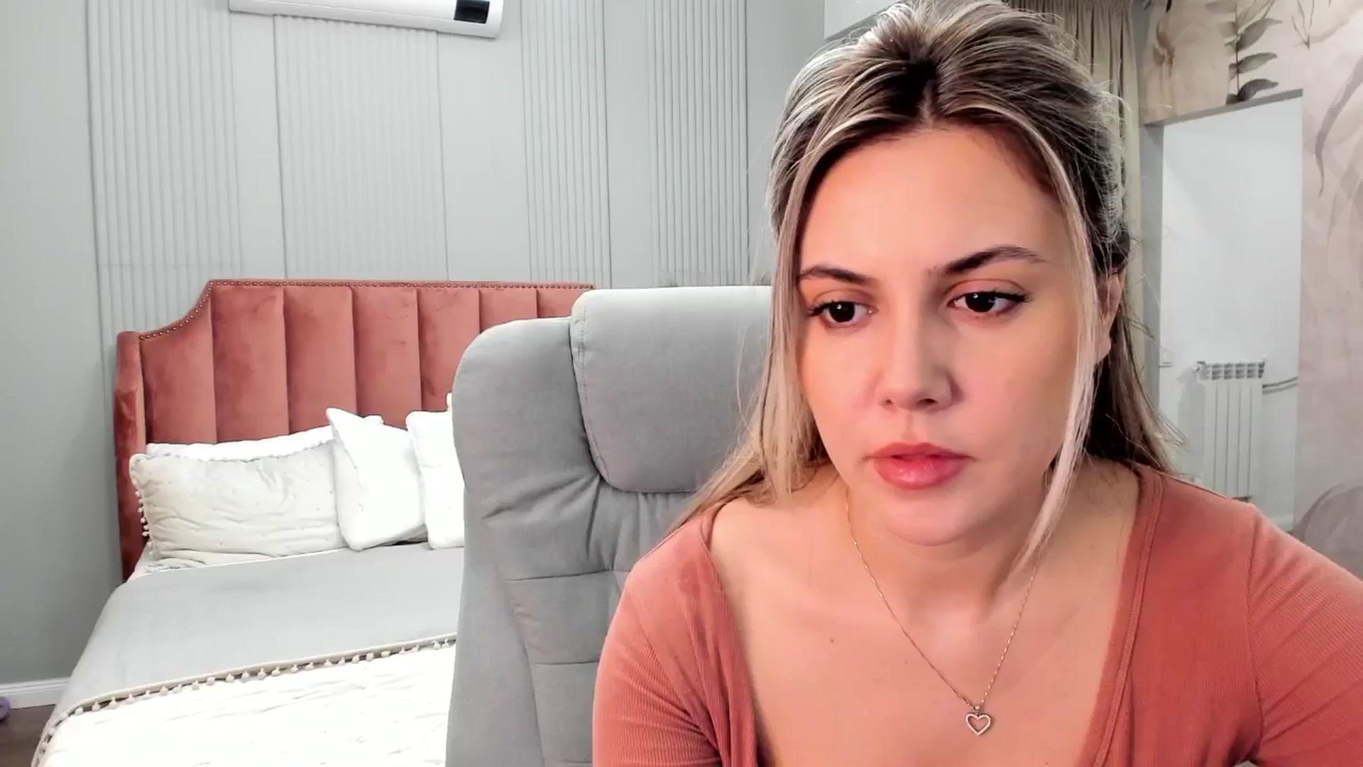 Gallery image thumbnail from NellieCutest's myfreecams stream on, 04/12/2025, 19:52 image 8 of 20