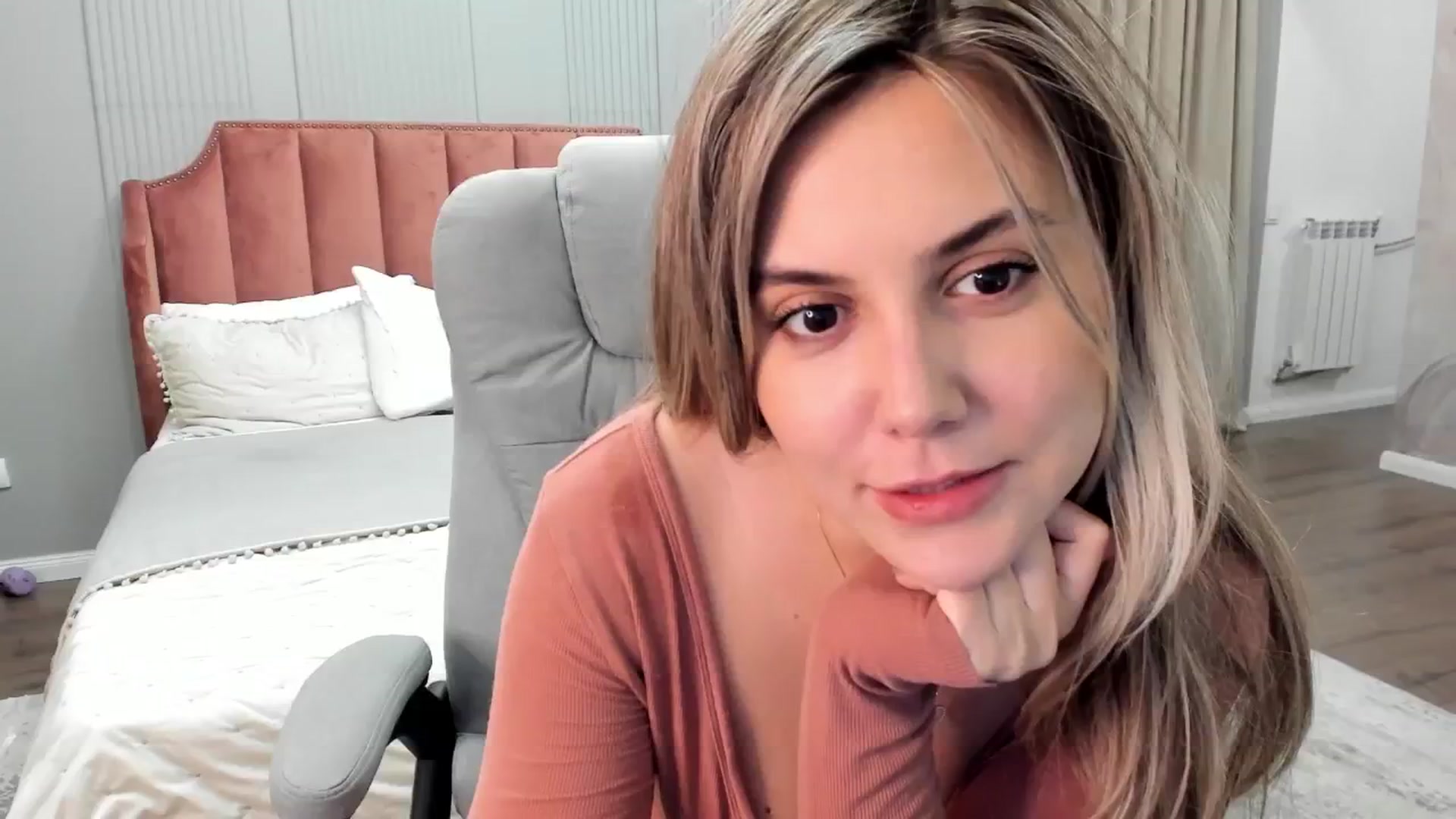 Gallery image thumbnail from NellieCutest's myfreecams stream on, 04/12/2025, 22:08 image 3 of 20