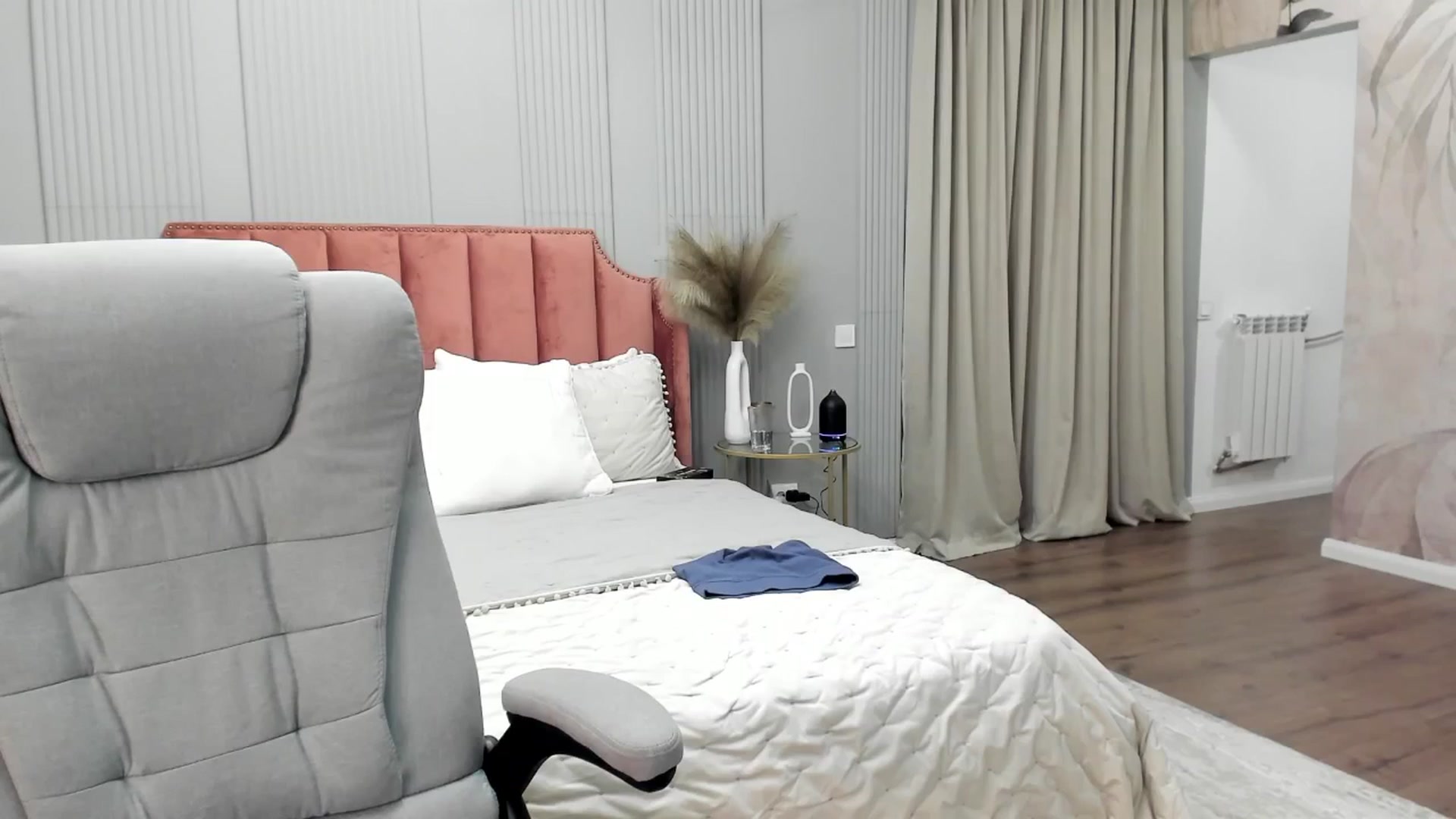 Gallery image thumbnail from NellieCutest's myfreecams stream on, 04/12/2025, 22:08 image 9 of 20