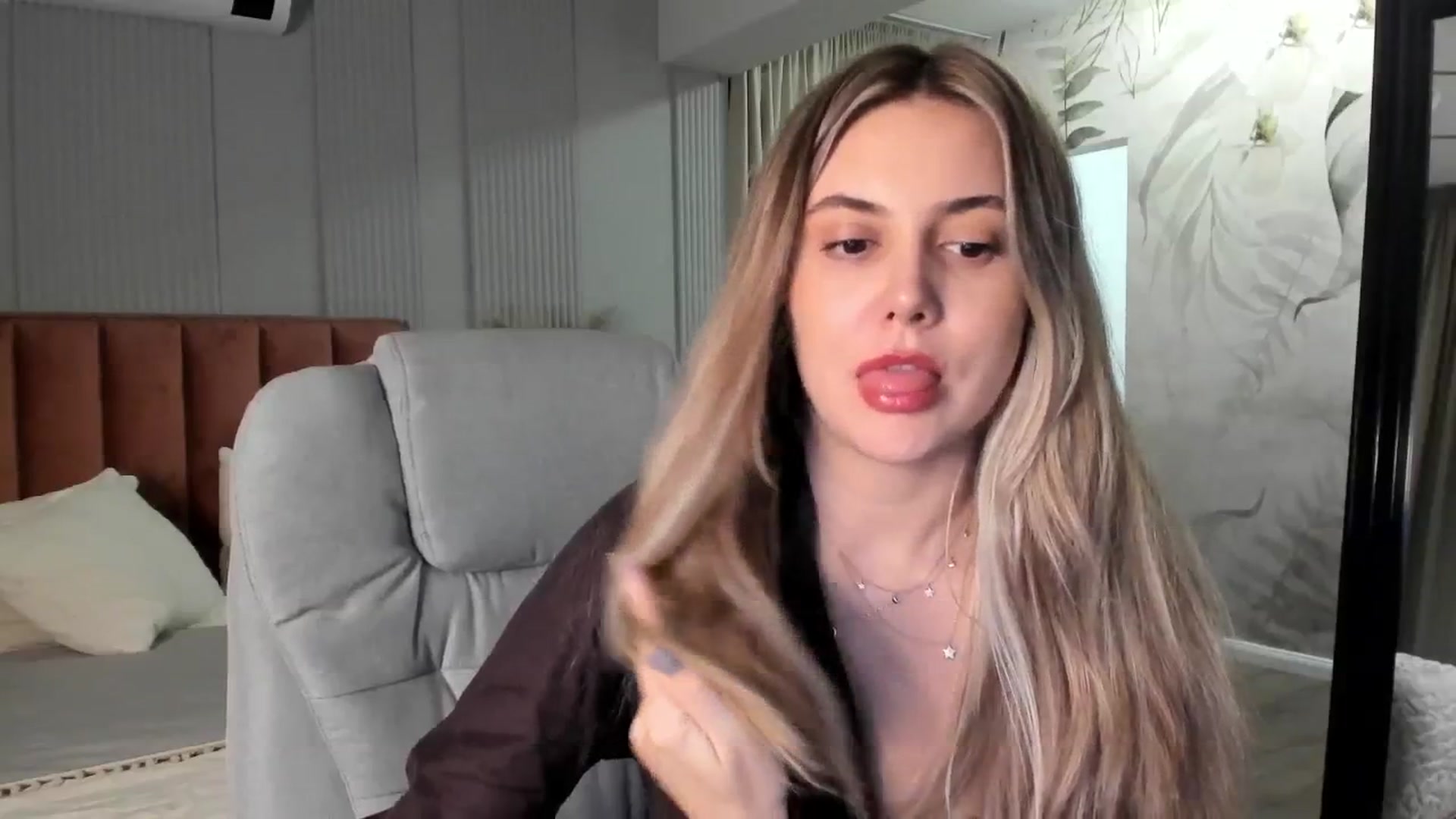 Gallery image thumbnail from NellieCutest's myfreecams stream on, 04/13/2025, 21:42 image 10 of 20