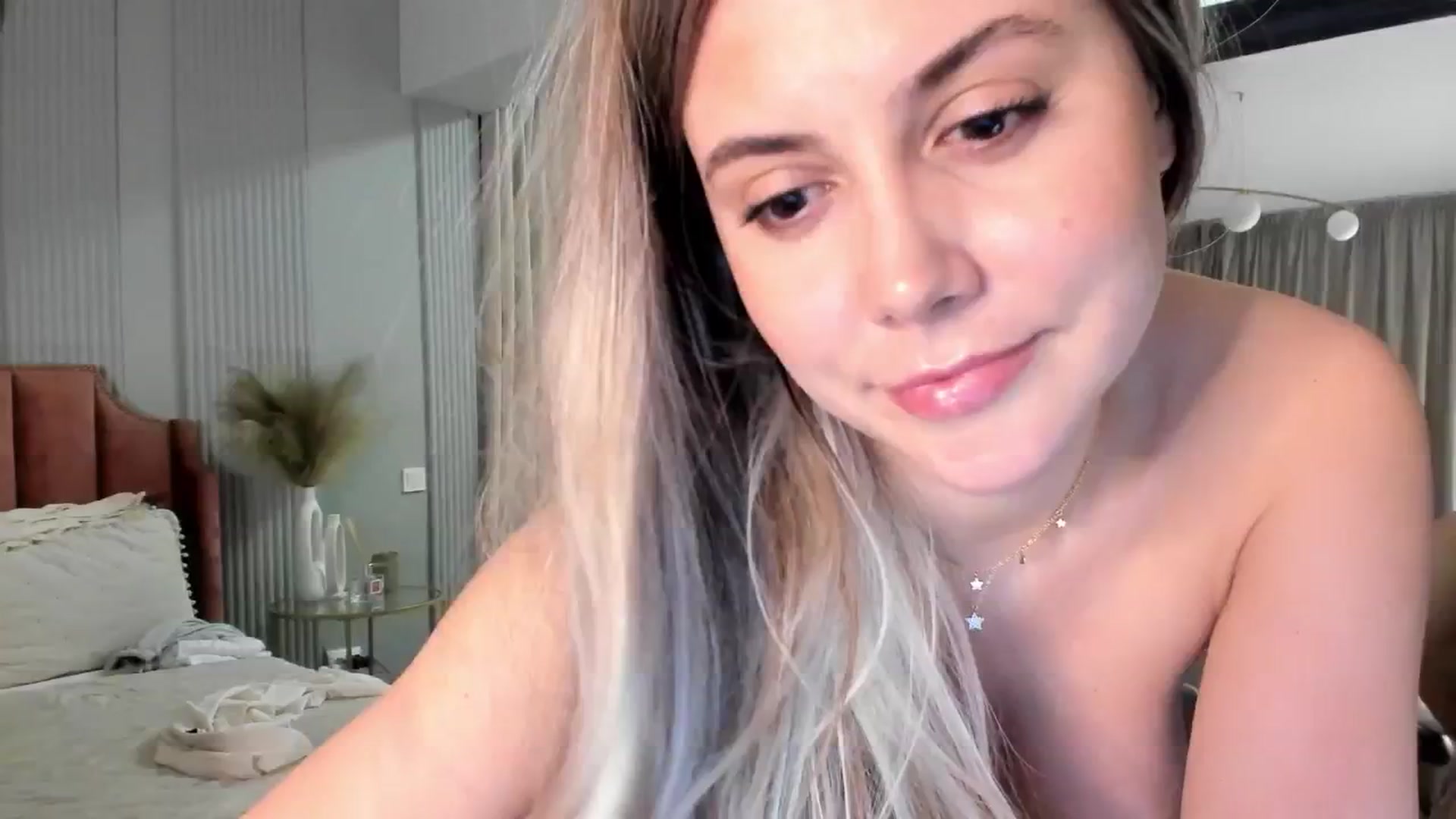 Gallery image thumbnail from NellieCutest's myfreecams stream on, 04/18/2025, 22:21 image 13 of 20