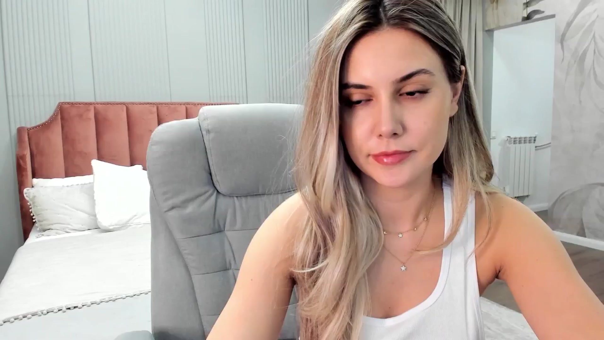 Gallery image thumbnail from NellieCutest's myfreecams stream on, 04/25/2025, 19:55 image 2 of 20