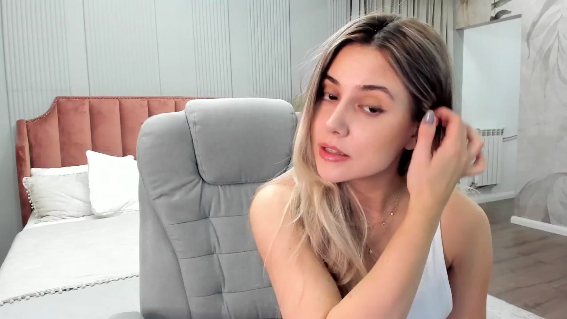 Gallery image thumbnail from NellieCutest's myfreecams stream on, 04/25/2025, 19:55 image 5 of 20
