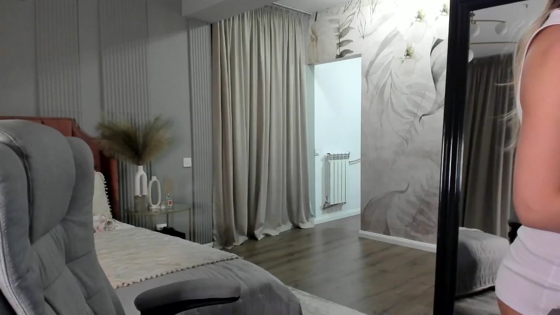 Gallery image thumbnail from NellieCutest's myfreecams stream on, 04/25/2025, 21:14 image 1 of 20