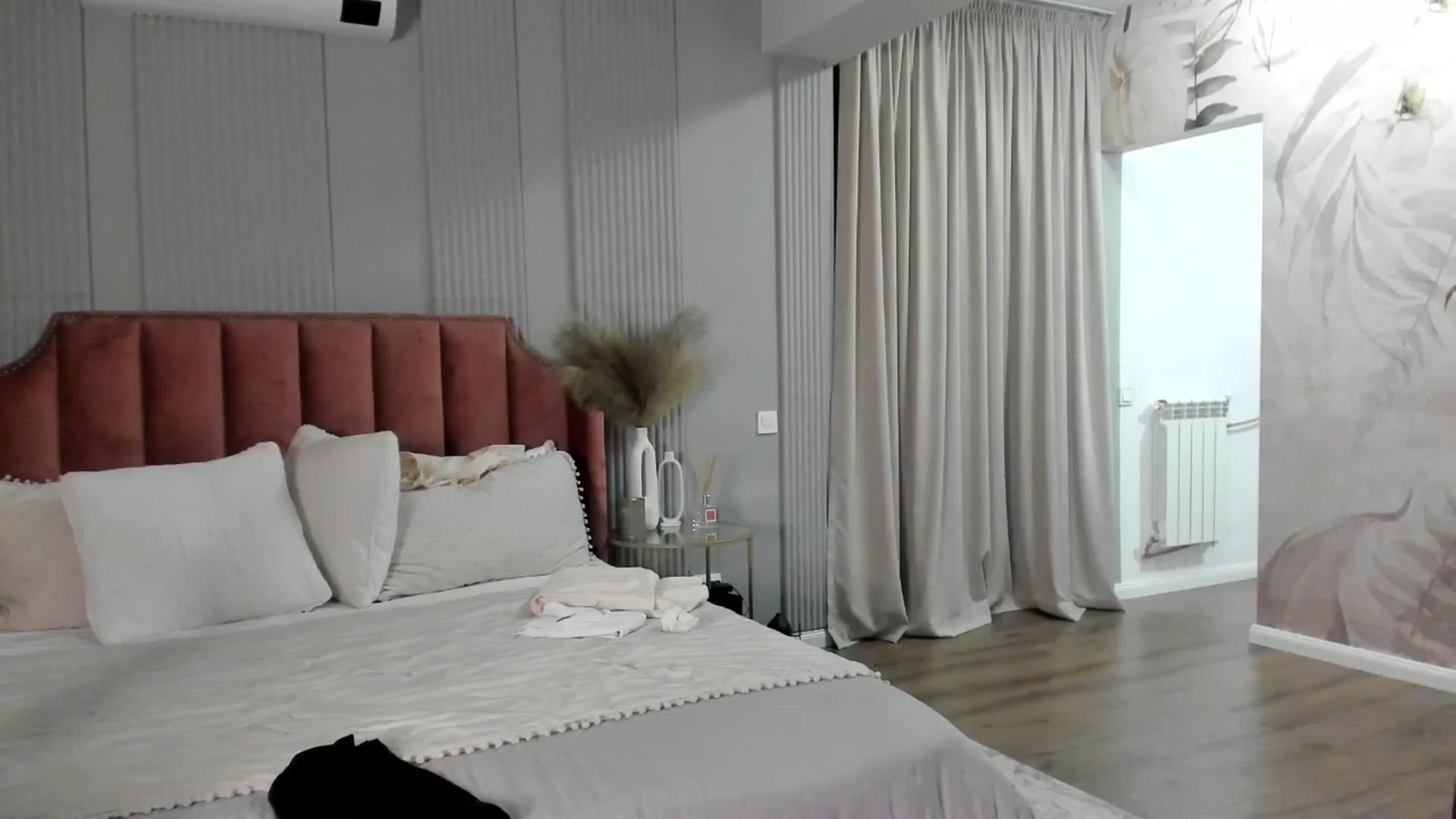 Gallery image thumbnail from NellieCutest's myfreecams stream on, 04/26/2025, 22:00 image 15 of 20