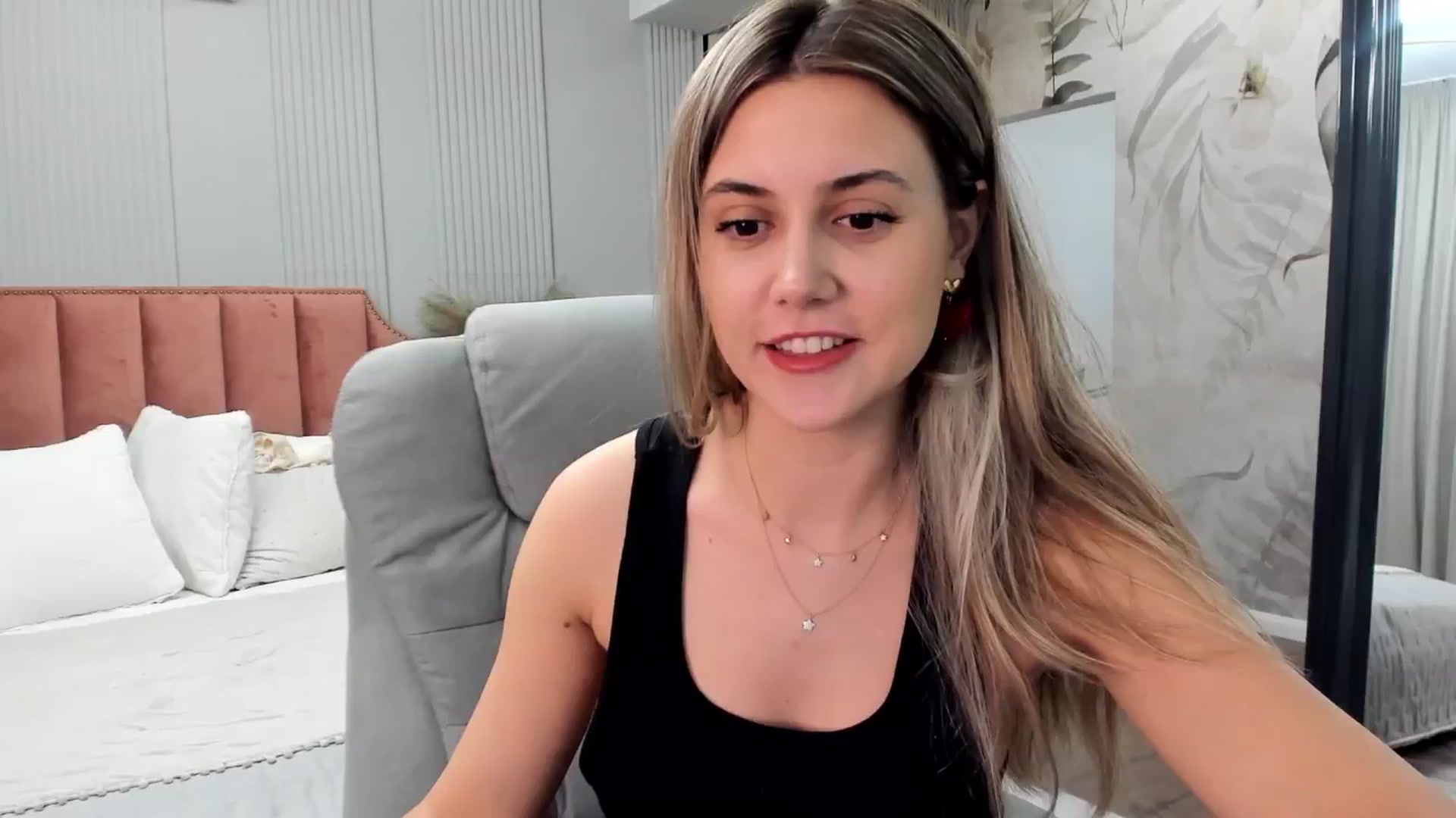 Gallery image thumbnail from NellieCutest's myfreecams stream on, 04/26/2025, 22:00 image 6 of 20