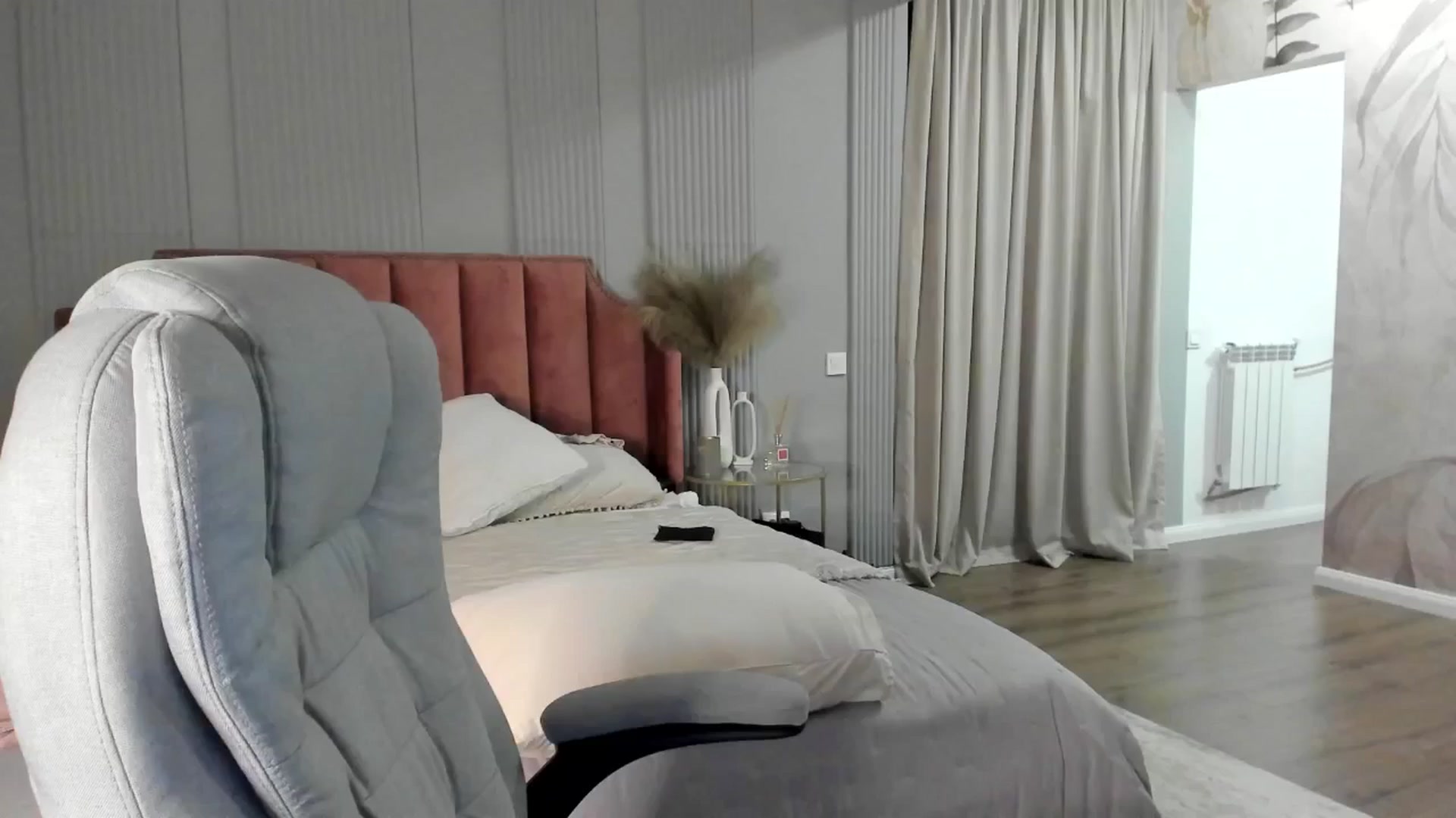 Gallery image thumbnail from NellieCutest's myfreecams stream on, 05/01/2025, 21:25 image 17 of 20