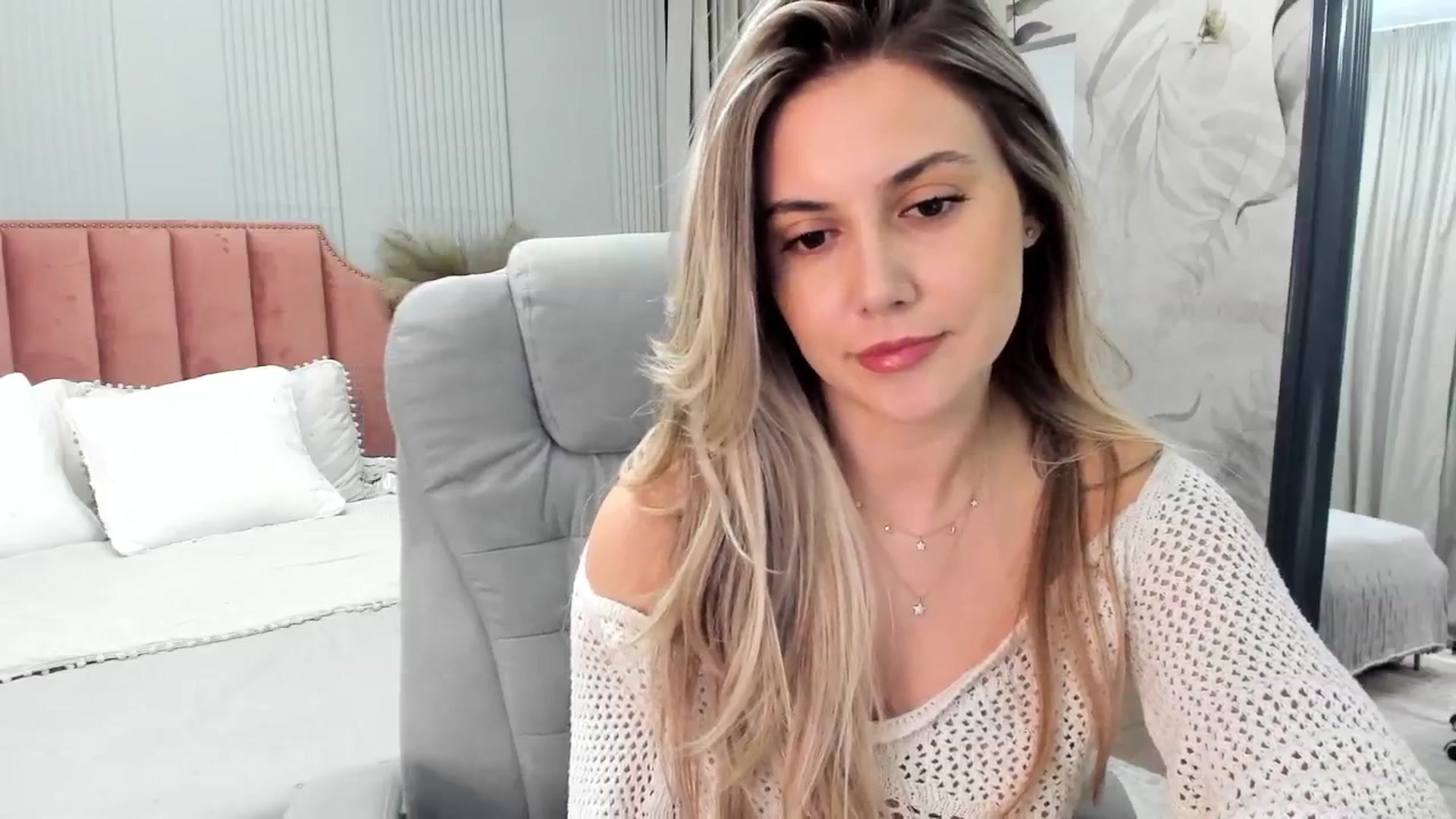 Gallery image thumbnail from NellieCutest's myfreecams stream on, 05/02/2025, 20:23 image 17 of 20