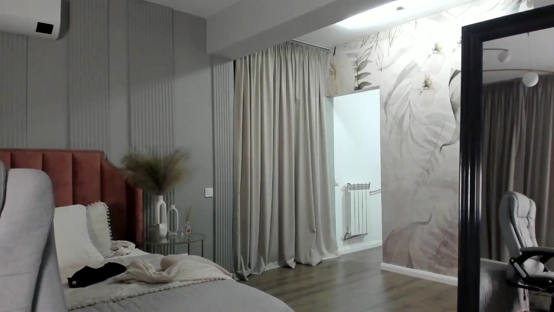 Gallery image thumbnail from NellieCutest's myfreecams stream on, 05/02/2025, 21:58 image 15 of 20