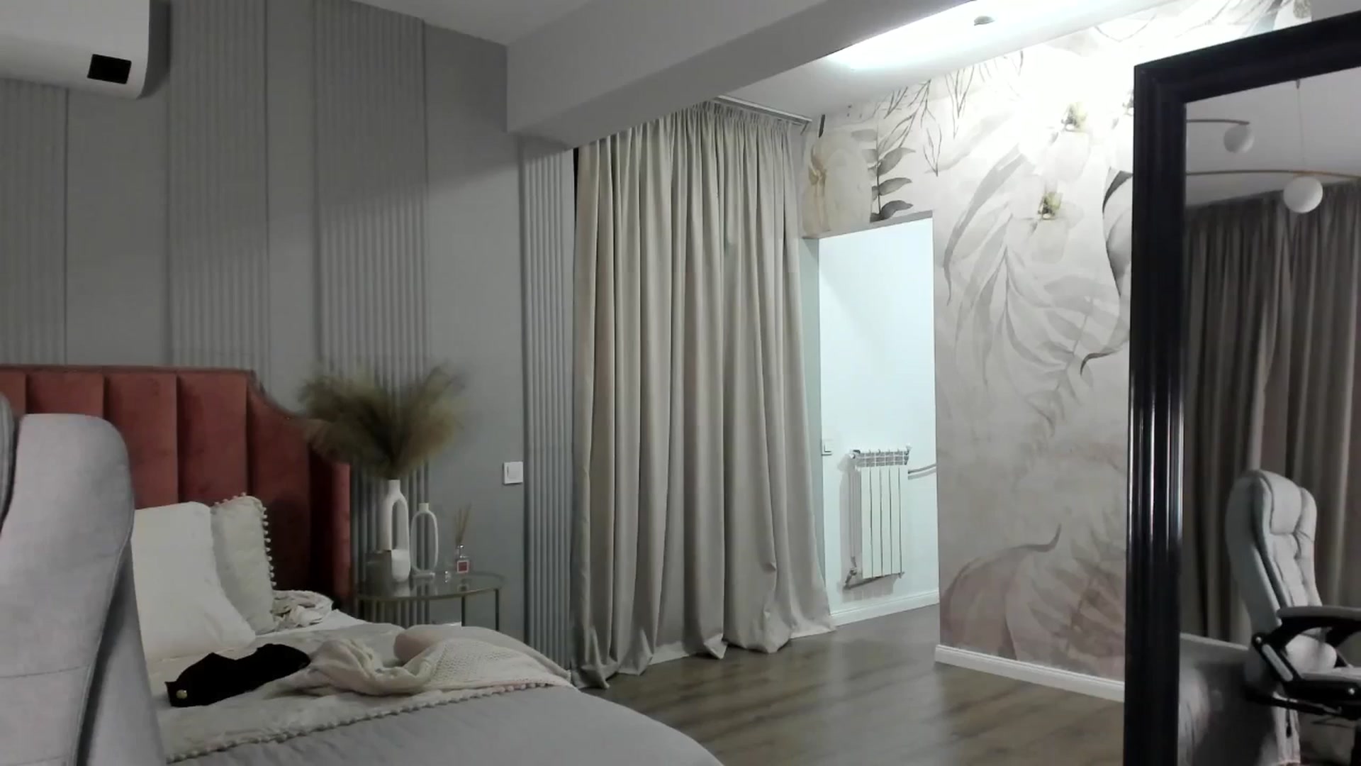 Gallery image thumbnail from NellieCutest's myfreecams stream on, 05/02/2025, 21:58 image 17 of 20