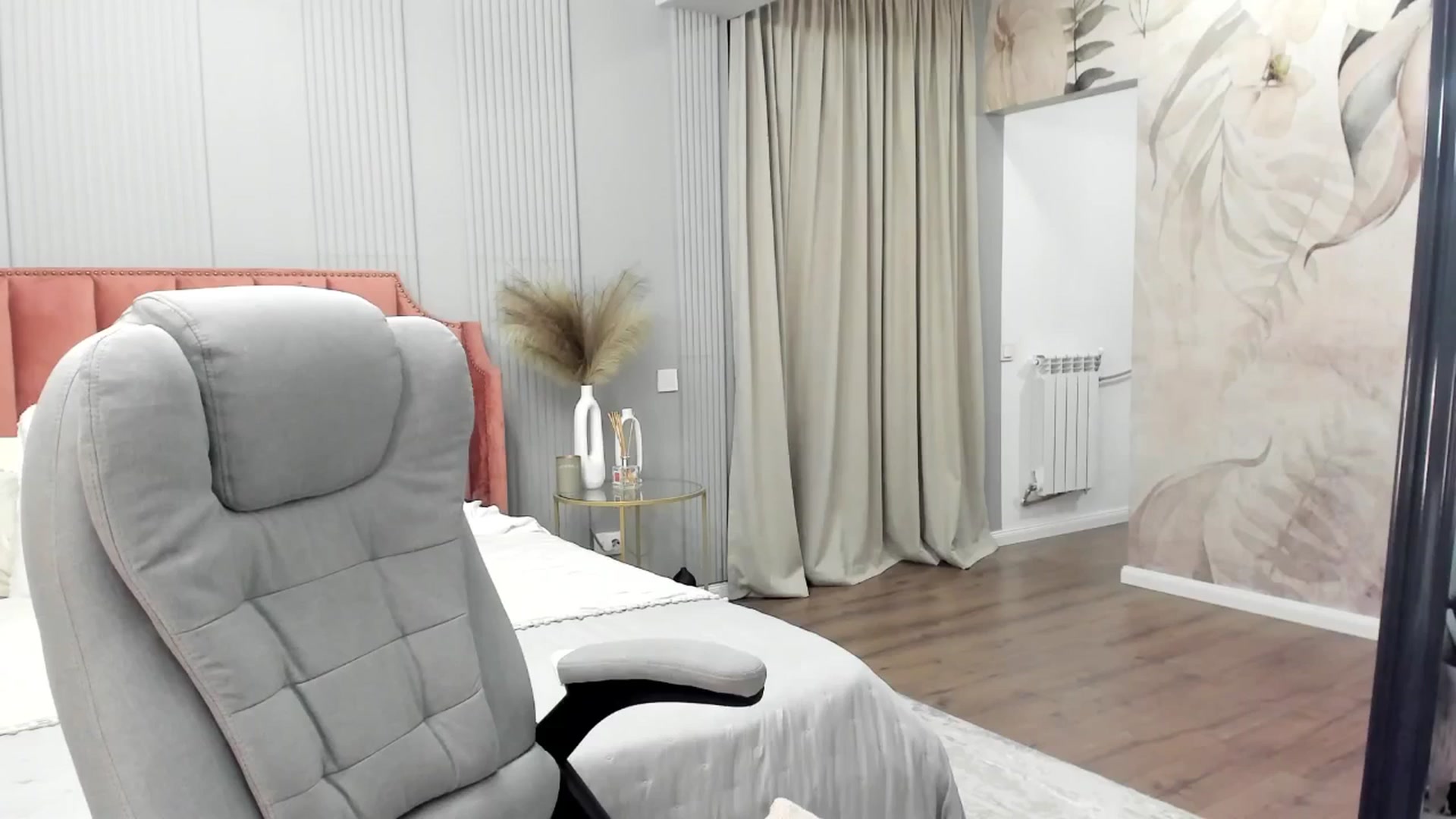 Gallery image thumbnail from NellieCutest's myfreecams stream on, 05/16/2025, 22:37 image 8 of 20