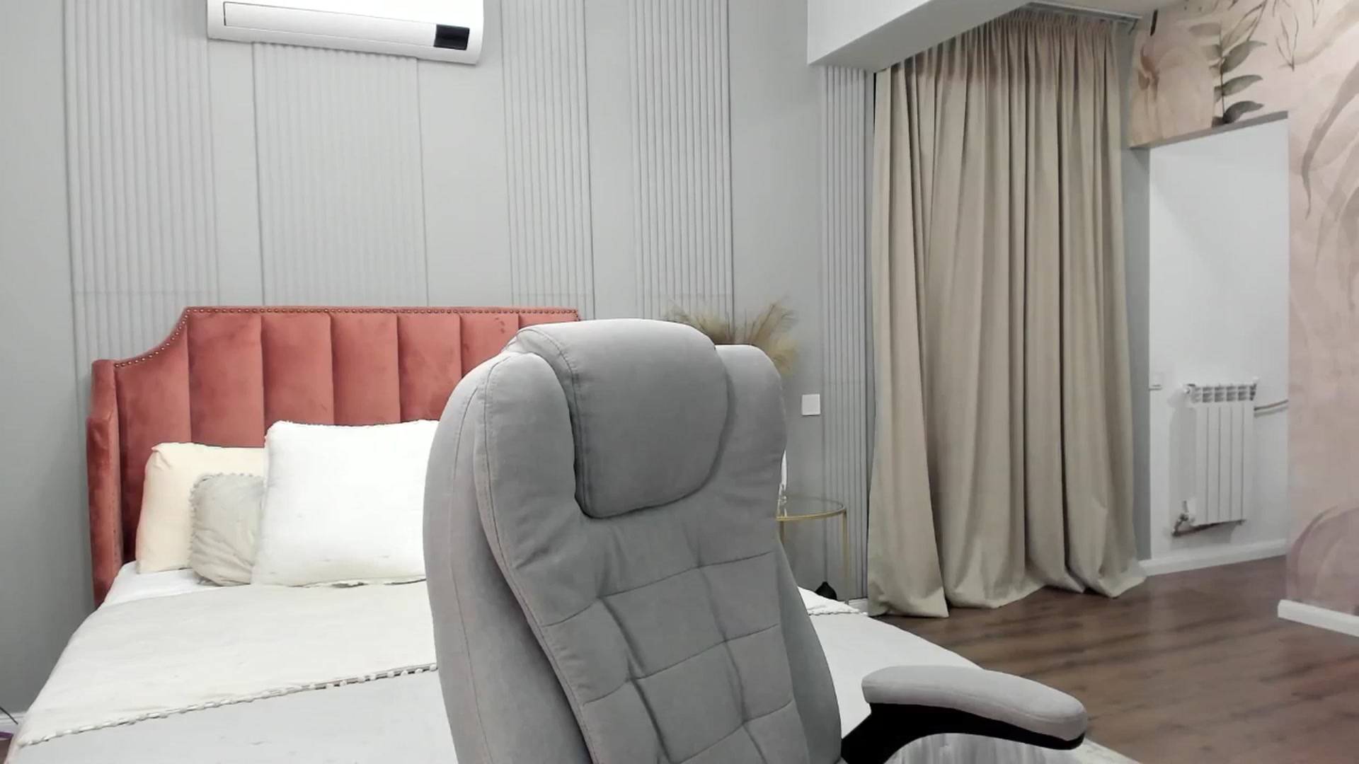 Gallery image thumbnail from NellieCutest's myfreecams stream on, 05/16/2025, 22:37 image 1 of 20