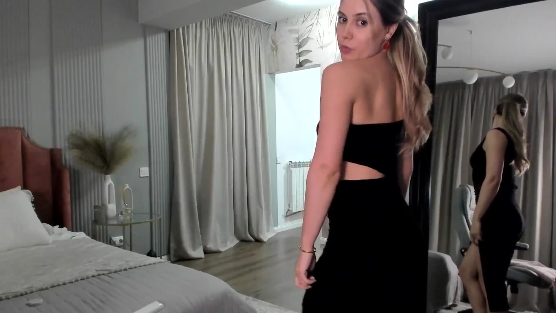 Gallery image thumbnail from NellieCutest's myfreecams stream on, 05/16/2025, 22:37 image 10 of 20