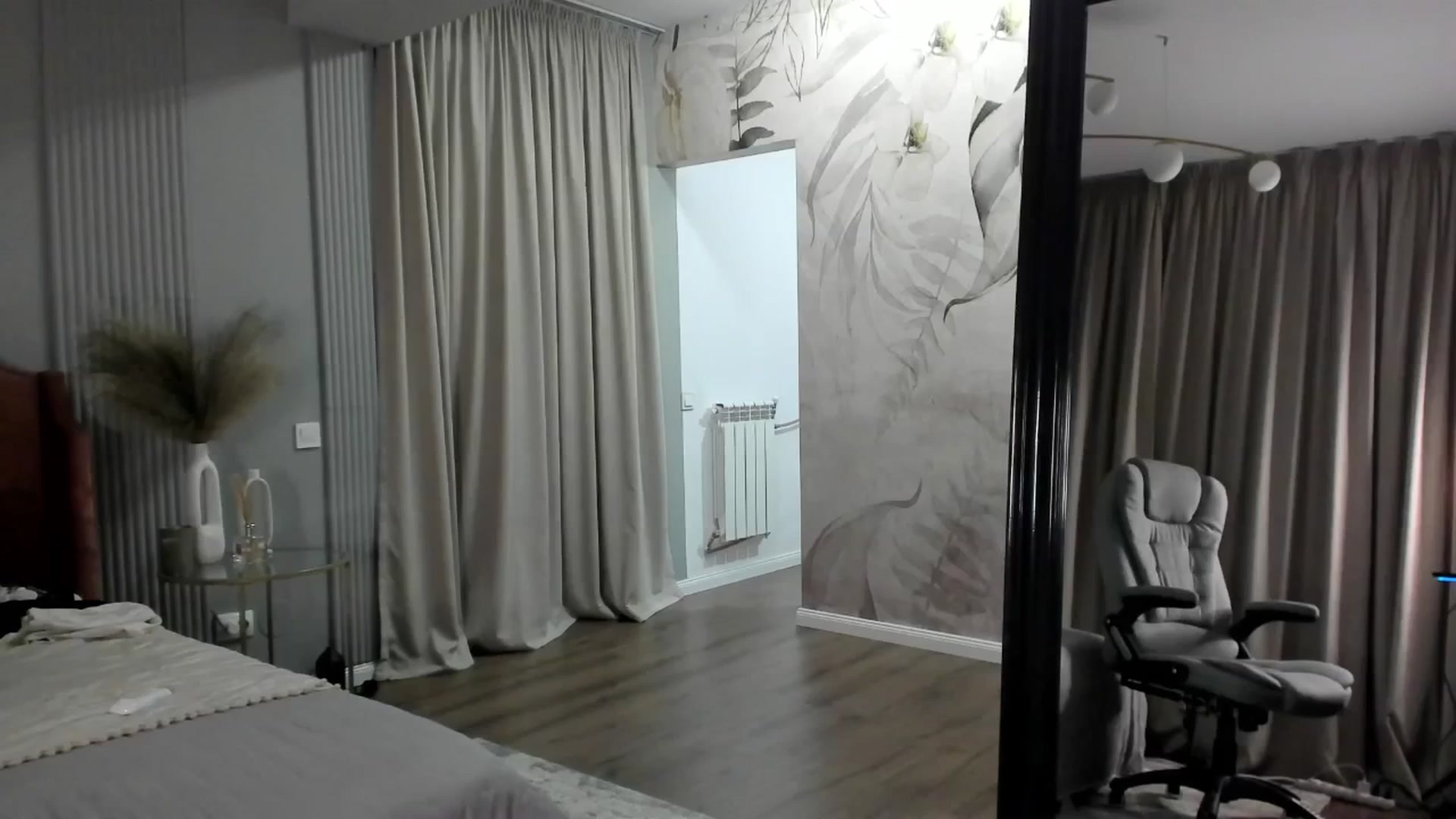 Gallery image thumbnail from NellieCutest's myfreecams stream on, 05/17/2025, 21:22 image 9 of 20