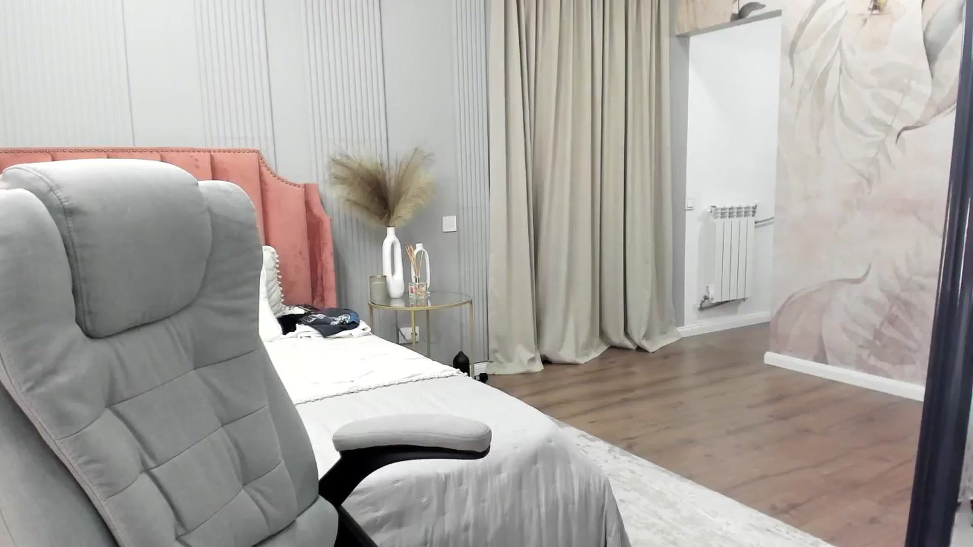 Gallery image thumbnail from NellieCutest's myfreecams stream on, 05/17/2025, 21:22 image 3 of 20