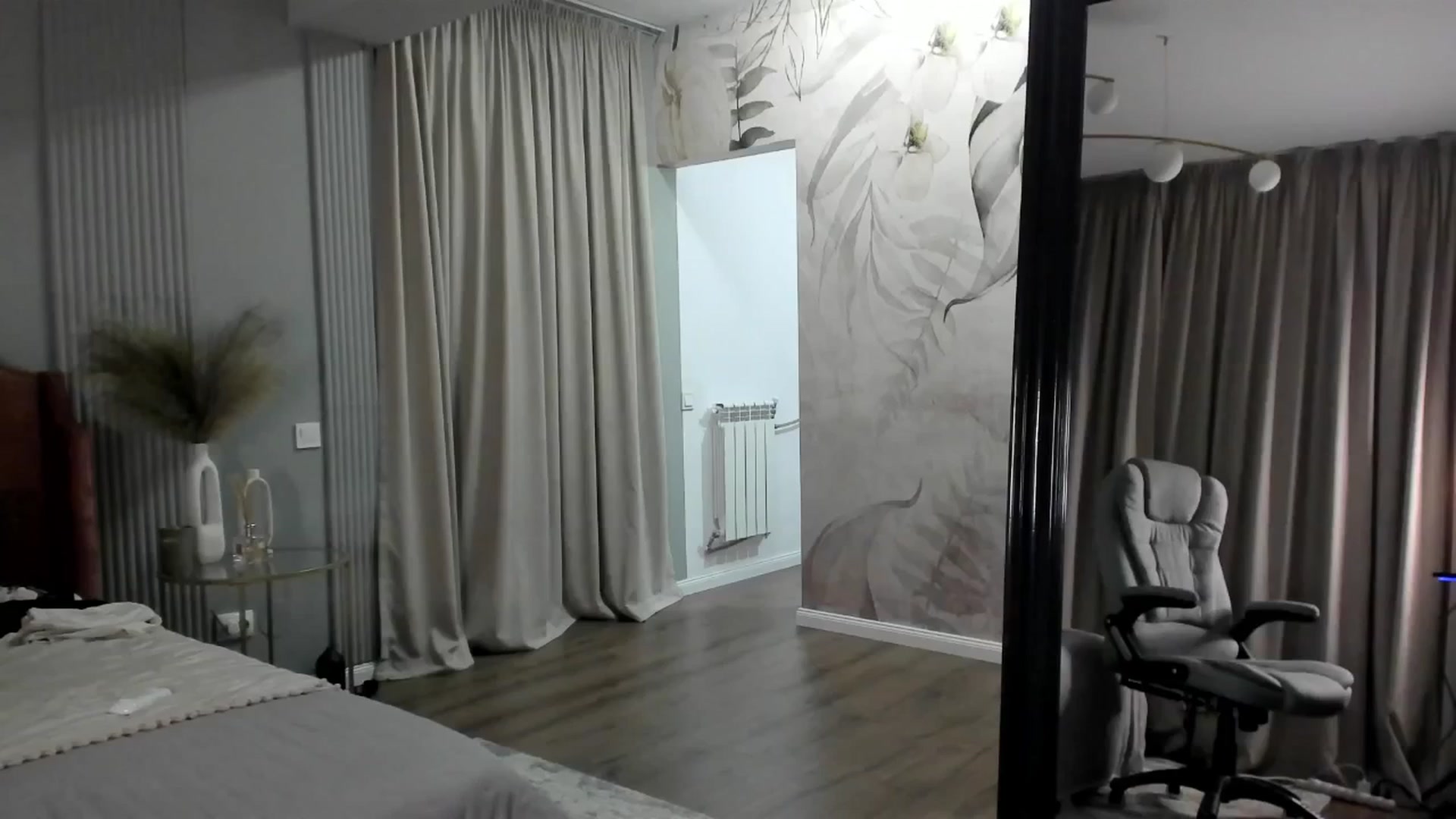 Gallery image thumbnail from NellieCutest's myfreecams stream on, 05/17/2025, 21:22 image 8 of 20
