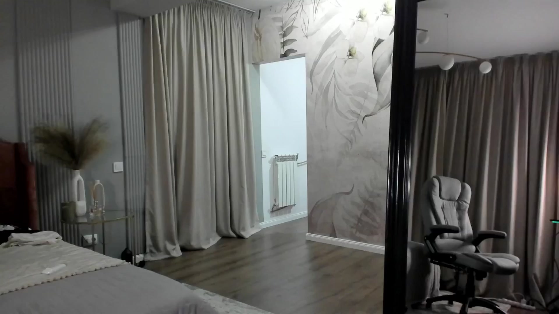 Gallery image thumbnail from NellieCutest's myfreecams stream on, 05/17/2025, 21:22 image 10 of 20