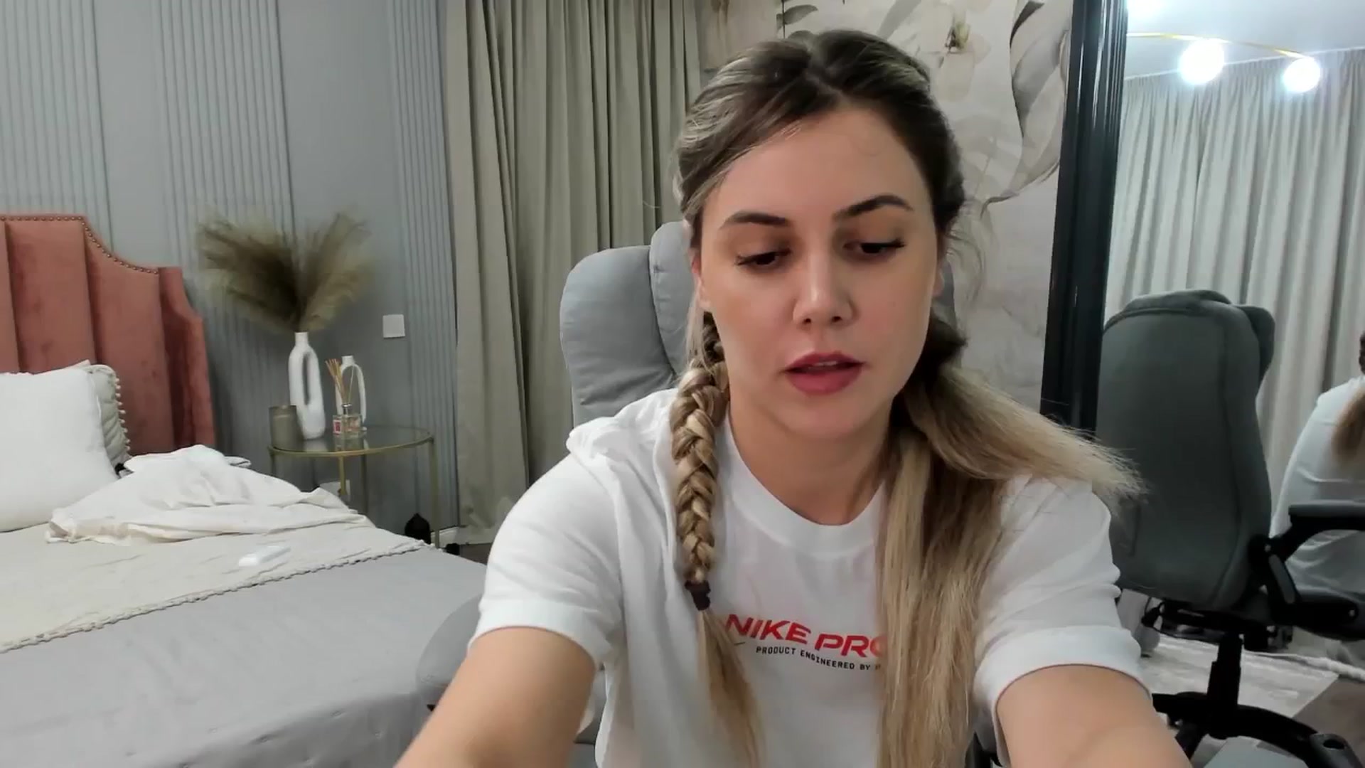Gallery image thumbnail from NellieCutest's myfreecams stream on, 05/18/2025, 21:29 image 1 of 20