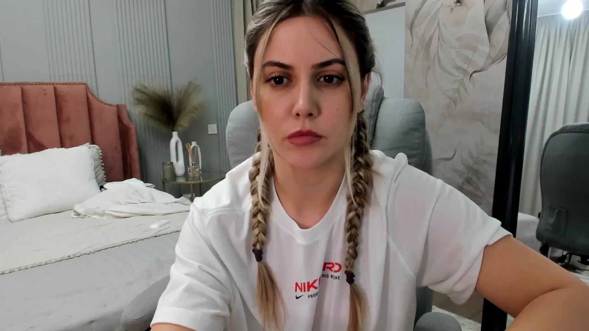 Gallery image thumbnail from NellieCutest's myfreecams stream on, 05/18/2025, 21:29 image 9 of 20