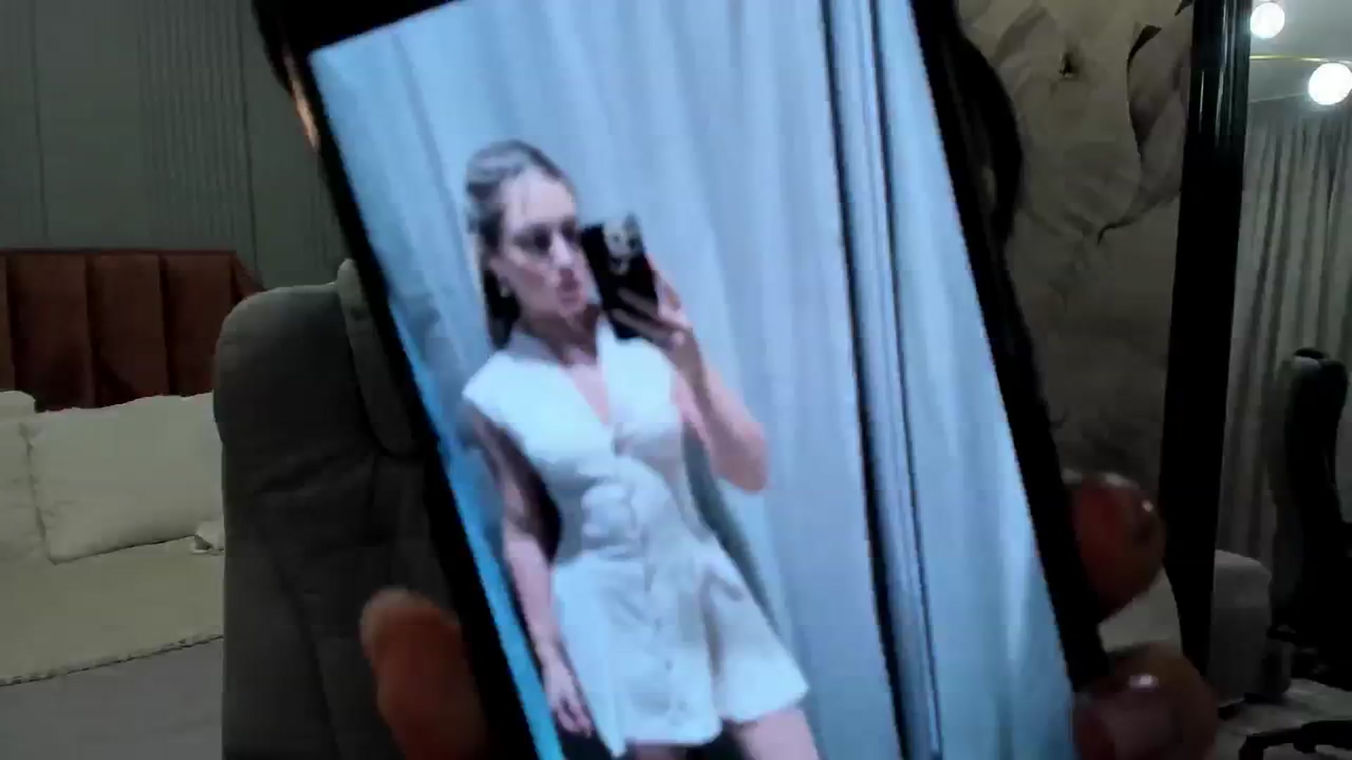 Gallery image thumbnail from NellieCutest's myfreecams stream on, 05/18/2025, 21:29 image 6 of 20