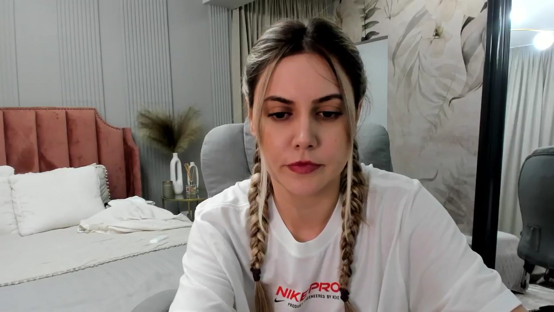 Gallery image thumbnail from NellieCutest's myfreecams stream on, 05/18/2025, 21:29 image 8 of 20