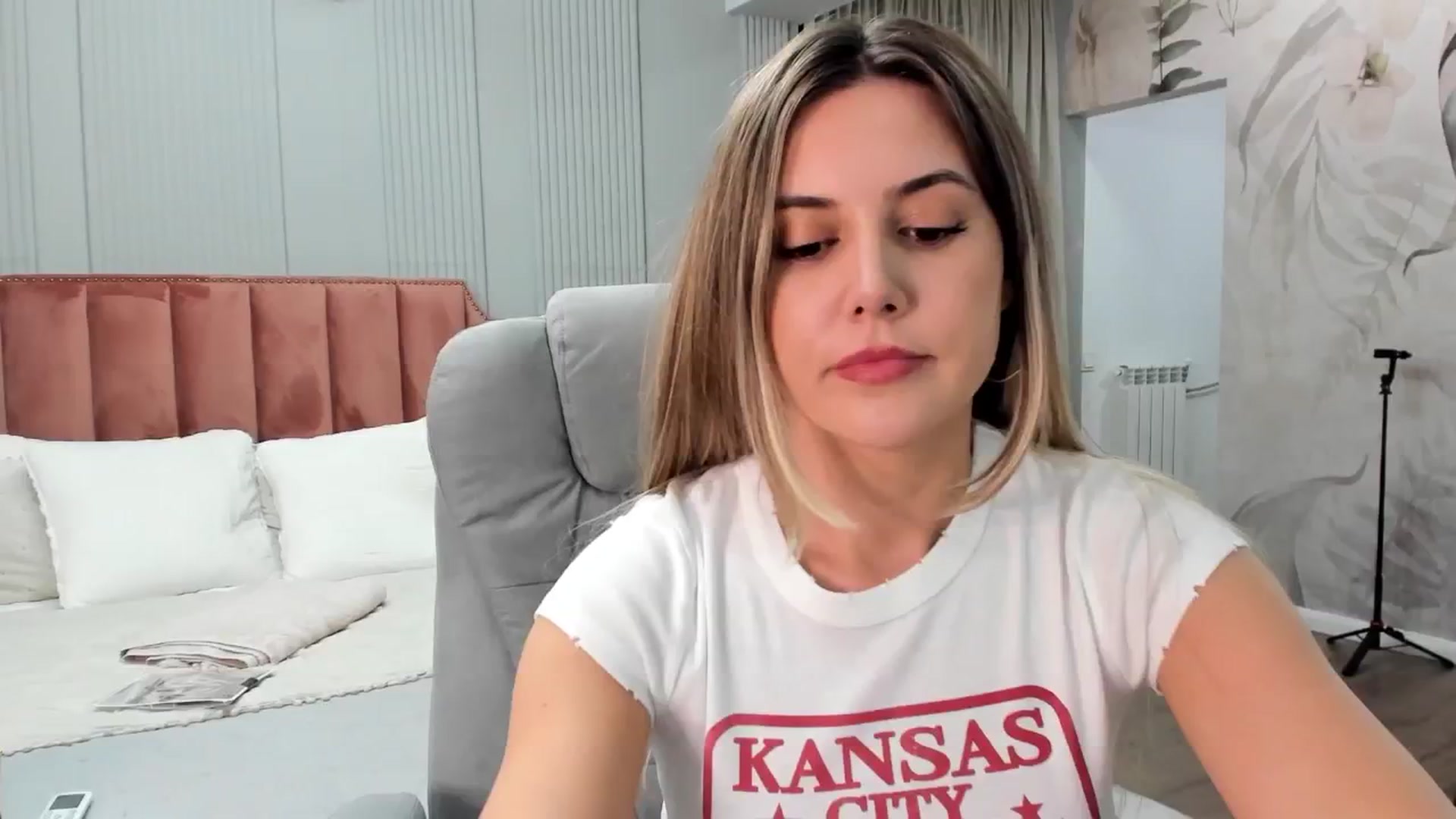 Gallery image thumbnail from NellieCutest's myfreecams stream on, 05/24/2025, 21:29 image 1 of 20
