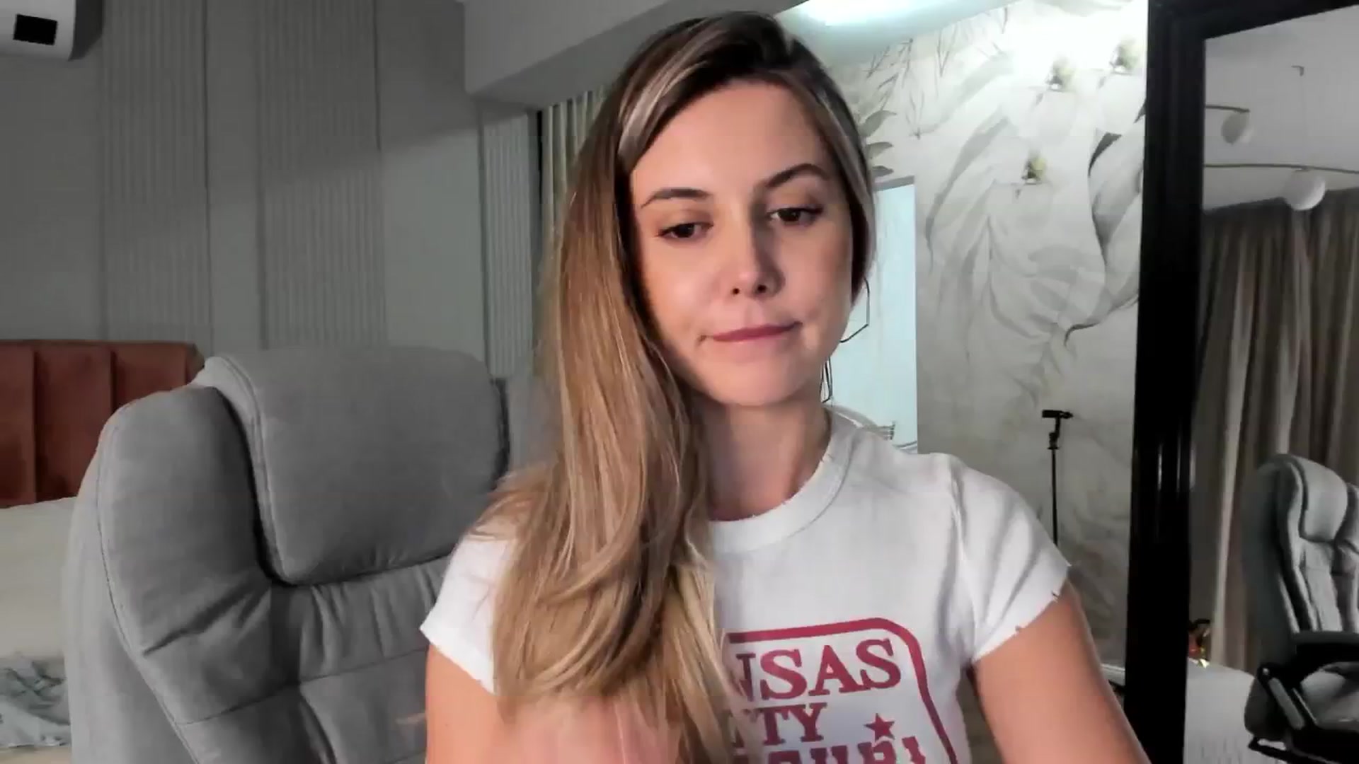 Gallery image thumbnail from NellieCutest's myfreecams stream on, 05/24/2025, 21:29 image 19 of 20